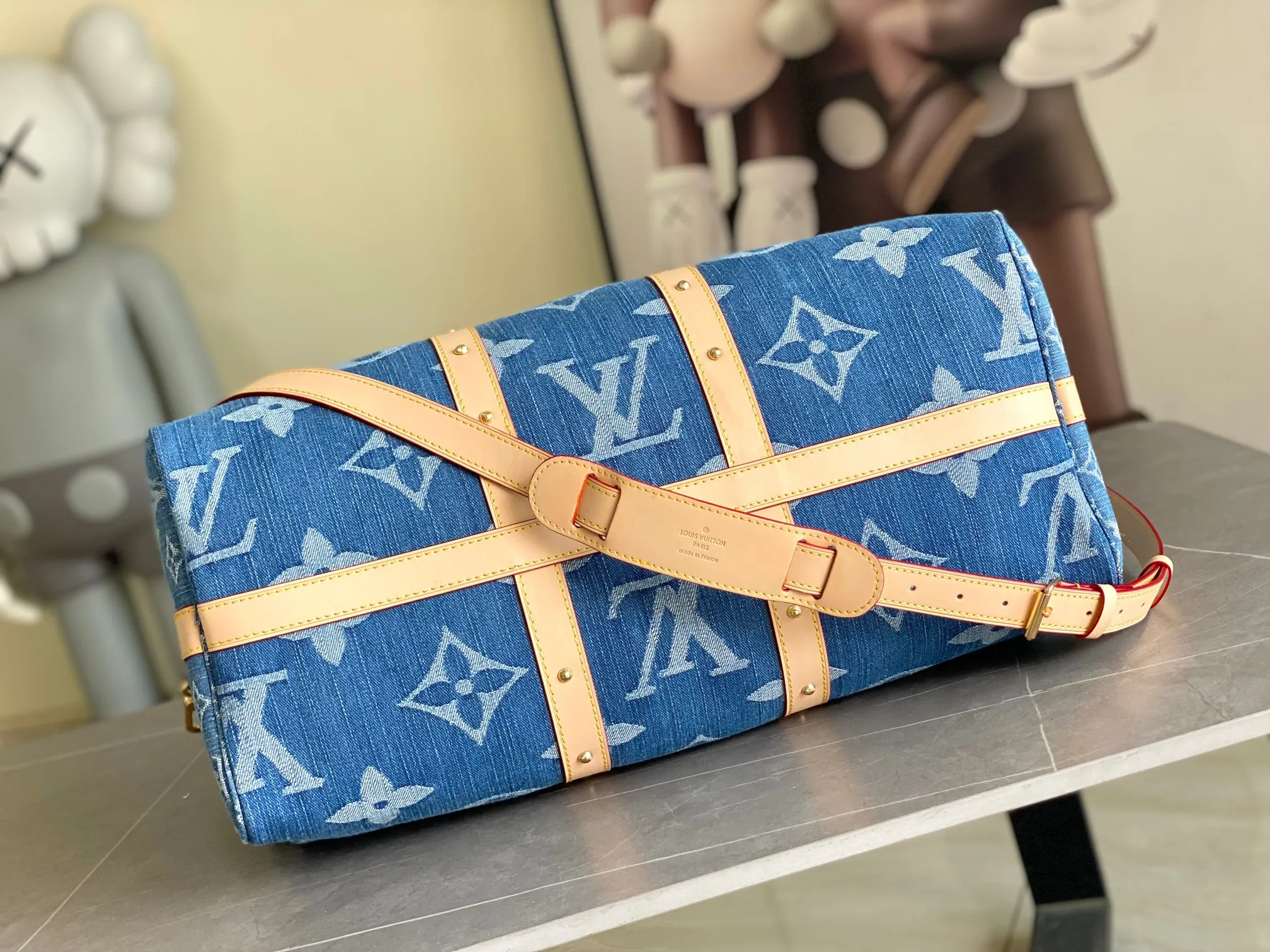 💰1360 Top original transcoding chip M24315 KEEPALL 50 travel bag (with shoulder strap) 50cm, denim series The Keepall series, launched in 1924, is the modern ancestor of handbags. It has a soft texture and a roomy interior. It's made from Monogram canvas and has a double zip closure and a removable name tag. Dimensions: 50 x 29 x 22 cm