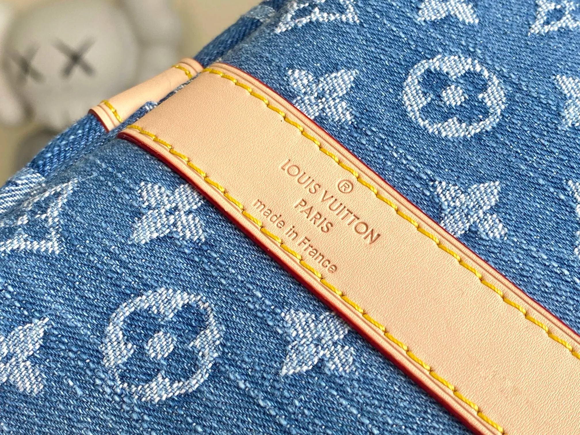 💰1360 Top original transcoding chip M24315 KEEPALL 50 travel bag (with shoulder strap) 50cm, denim series The Keepall series, launched in 1924, is the modern ancestor of handbags. It has a soft texture and a roomy interior. It's made from Monogram canvas and has a double zip closure and a removable name tag. Dimensions: 50 x 29 x 22 cm