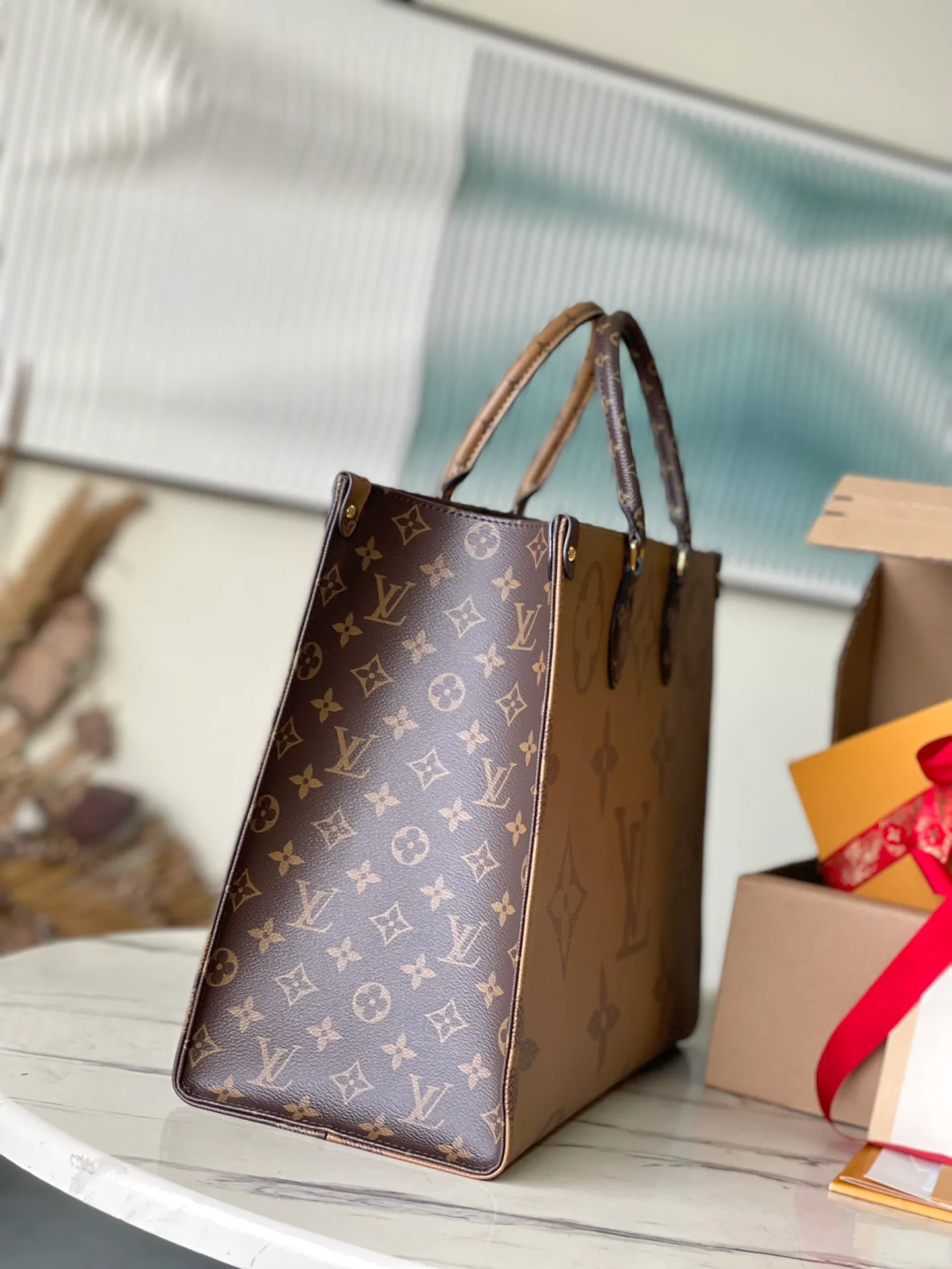 💰800 Top-quality original order (black leather shoulder strap) M45320 black leather. Supports counter inspection. The photo taken of duty-free goods is consistent with the product and has not been unpacked. This product is an exclusive duty-free product in the market and is the highest-end product. Inspection is supported. This product has passed strict inspection and is flawless. Please wear gloves when touching the product. This product is not returnable or exchangeable. Please confirm the product first and then remove the label on the handle. This product is temporarily not open to the public, only regular customers, and is in short supply. Dimensions: 41 x 34 x 19 cm