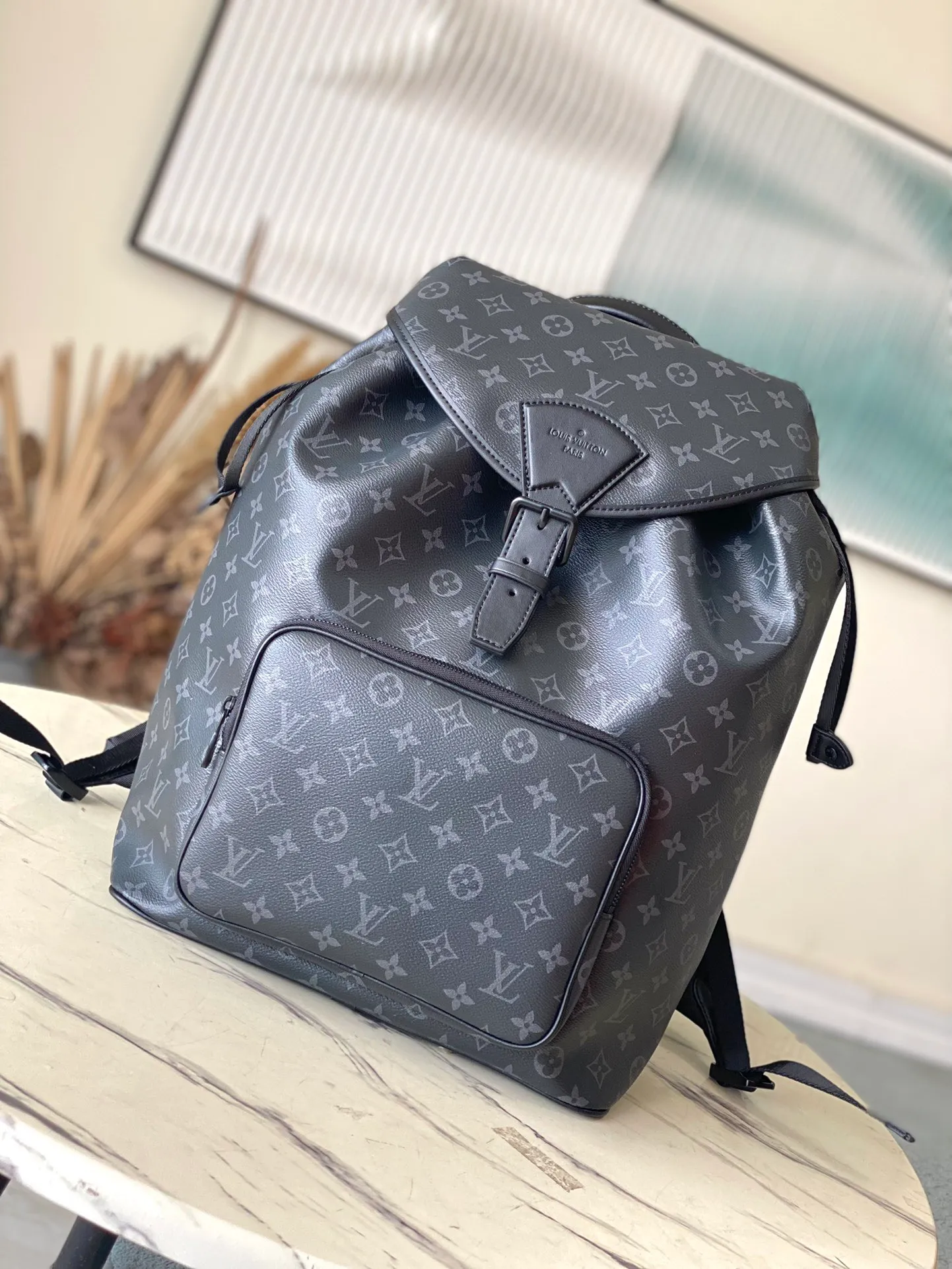 💰1060 Top original order M46683 This Montsouris backpack is made of Monogram Eclipse canvas with cow leather trim. The drawstring and magnetic buckle strap ensure secure storage. The large zippered front pocket makes it easy to take everything you need on the go, and the adjustable shoulder strap provides a comfortable carrying experience. Dimensions: 32 × 40 × 19 cm