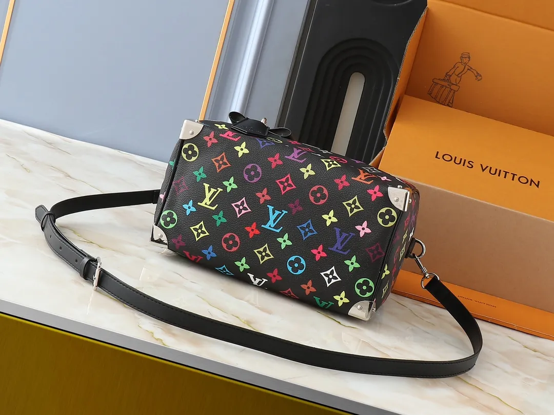 💰280💰Upgraded original M13805 M13257 M40390 lv Murakami Takashi co-branded NANOSPEEDY handbag This Nano Speedy handbag combines Monogram canvas and cow leather trim printing, with 33 colorful colors to interpret white tricolor and black tricolor. It has been launched in twelve sections and is very popular around the world and is loved by celebrities and celebrities. 25.0 x 19.0 x 15.0 cm