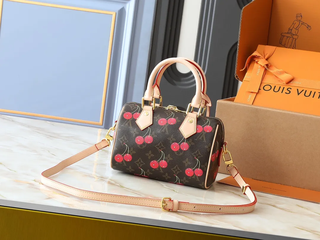 💰240💰Upgraded original M13094 M46234 This Speedy Bandoulière handbag is made of classic Monogram coated canvas, with the sweet cherry pattern of the Louis Vuitton x Murakami replica series to light up the trend. Crafted from premium leather, the Toron top handle, detachable shoulder strap and LV x TM key holder are compactly sized to easily hold everyday essentials such as a cell phone and a long wallet. Dimensions: 20.5 x 13.5 x 12.0 cm (length x height x width)
