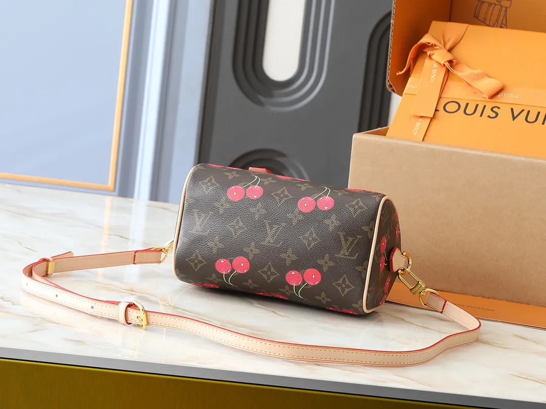 💰240💰Upgraded original M13094 M46234 This Speedy Bandoulière handbag is made of classic Monogram coated canvas, with the sweet cherry pattern of the Louis Vuitton x Murakami replica series to light up the trend. Crafted from premium leather, the Toron top handle, detachable shoulder strap and LV x TM key holder are compactly sized to easily hold everyday essentials such as a cell phone and a long wallet. Dimensions: 20.5 x 13.5 x 12.0 cm (length x height x width)