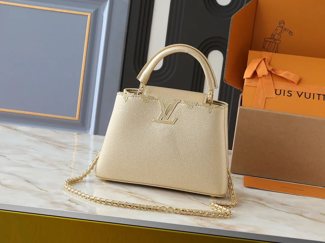💰420💰Guangzhou product Upgraded from the original M24583 M24584 M24585 Gold and diamond corolla This Capucines Flower Crown handbag is made of full-grain Taurillon leather and is embellished with Monogram flowers. Each flower is shaped by exquisite crystal diamonds. The LV logo and flowers echo each other, giving this soft handbag a jewel-like luster. Use the detachable shoulder strap cleverly to switch between shoulder and crossbody. Dimensions: 27.0 x 17.3 x 9.0 cm