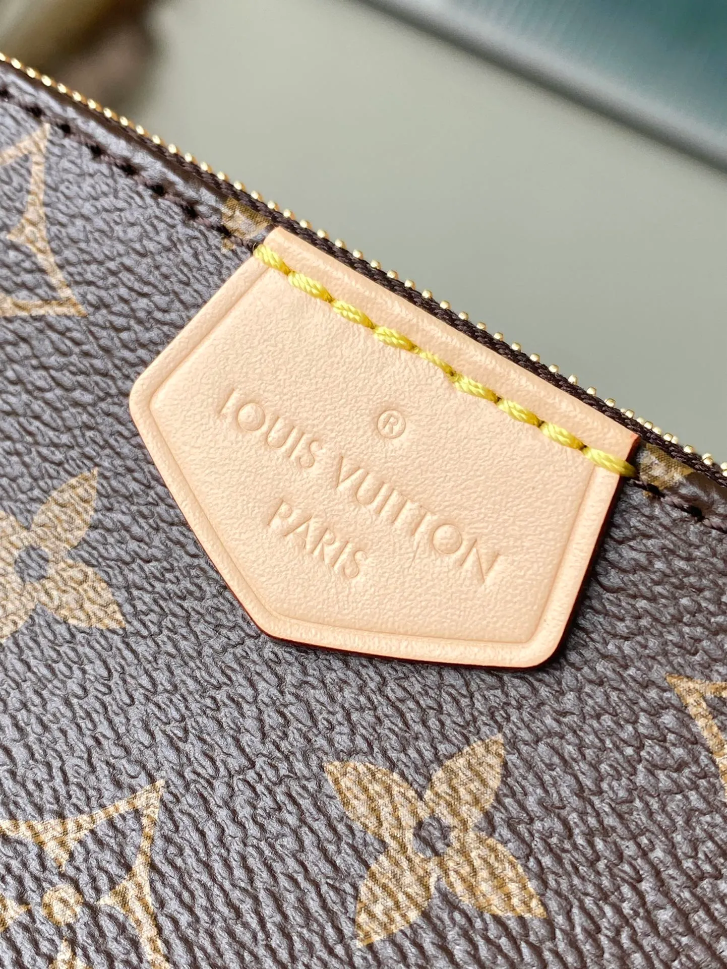 💰560 Top original order M44840 pink. Support counter inspection. Photos taken of duty-free goods are consistent with the product without unpacking. This product is an exclusive duty-free product in the market and is the highest-end product. Inspection is supported. This product has passed strict inspection and is flawless. Please wear gloves when touching the product. This product is not returnable or exchangeable. Please confirm the product first and then remove the label on the handle. This product is temporarily not open to the public, only regular customers, and is in short supply. Dimensions: 24 x 16 x 6 cm