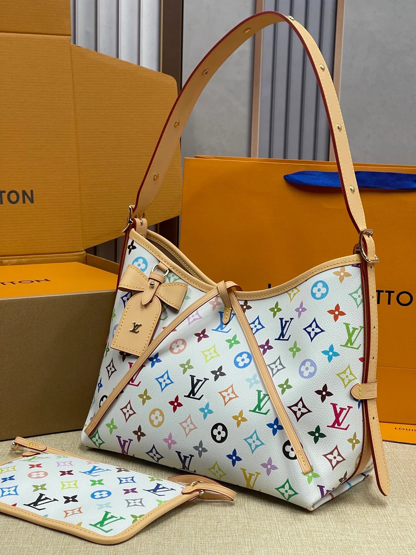 [Upgraded version] P520¥ Upgraded version High quality·Three-color gift box packaging💝Model M13661😘🔘Carryall PM bag (small size) The most worth buying Carryall three-color series ~ It’s simply yyds! 👜The Carryall handbag adopts the consistent design of the Lv family hobo handbag in appearance; it also adds a girly bow element🎀 Equipped with a detachable zippered mini bag, 🉑️ it can be used as a coin purse or can be equipped with its own chain. With some decorations, it can become a new small bag. It is multi-purpose and super practical. As a functional commuting tote bag, the Carryall combines the advantages of durability, versatility and never goes out of style. It can be worn whether you are cool or lazy 😎 Dimensions: 29 x 24 x 12cm