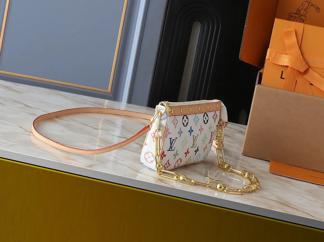 💰200💰Upgraded original M13663 M13404 M13440 M92649 This Pochette Accessoires handbag is made of coated canvas, with colorful Monogram patterns to interpret the smart style of the Louis Vuitton x Murakami cross-border collaboration series. Calf leather trim and dazzling hardware add to the sophisticated details, while the detachable shoulder strap and chain allow for flexible carry. Dimensions: 22.0 x 13.0 x 4.0 cm (length x height x width)