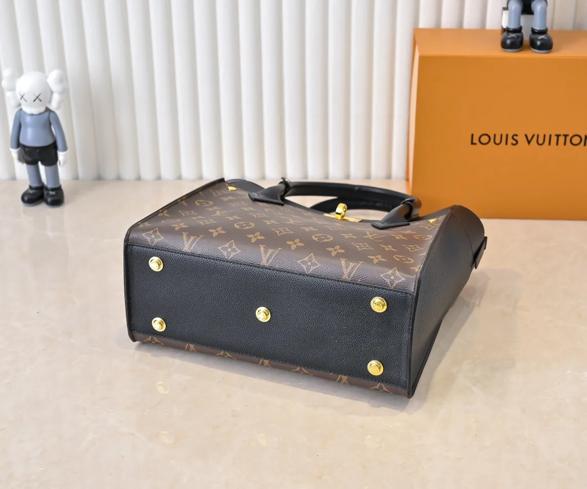 💰360💰Upgraded original [M53826 black embroidery M53825 apricot embroidery M53824 MM53823 presbyopia with black]🔥On My Side handbag shows the elegant fusion of calfskin and classic Monogram canvas. Contrasting canvas shapes the large outer pocket, creating a trompe l'oeil effect as if two handbags merge into one. Plenty of space can easily accommodate office needs, and the adjustable shoulder strap allows for a cross-body style. Dimensions: 30.5 x 24.5 x 14 cm (Length x Height x Width) - Calfskin and Monogram coated canvas - Cowhide leather trim - Microfiber lining - 2 top handles for hand or elbow carry - Adjustable shoulder strap for shoulder or cross-body wear - Lock closure - 2 outer pockets with magnetic closure - Zip pocket - 1 patch pocket