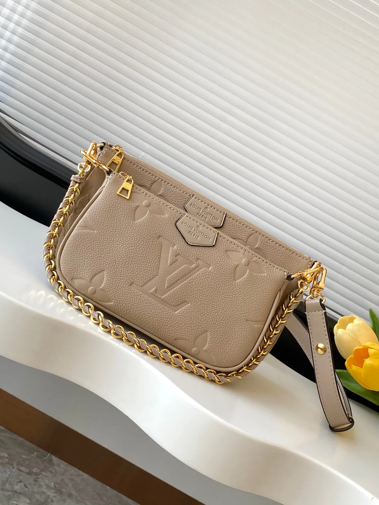 💰940 (top layer leather) top original single dynamic transcoding chip [three-piece mahjong bag] New full leather printing Highly practical in stock M22670 green M45777 black silk screen M80399 black embossed M80447 white embossed M45777 black silk screen M80447 white silk screen M45777 apricot embossed M45777 apricot silk screen M46093 color pink M46180 color blue [three-piece mahjong bag] New full leather printing Highly practical in stock M46569 off-white new version M45777 black silk screen M80399 black embossed M80447 white embossed M45777 black silk screen M80447 white silk screen M45777 apricot embossed M45777 apricot silk screen M46093 color pink. It is a must-have for celebrities and fashionable people. It has a very high appearance rate. It is not restricted by seasons. It is very suitable for matching clothes no matter what season. Carrying a three-piece mahjong bag will instantly transform you from an amateur to a fashion "blogger" who knows how to dress. Large: 23.5×13×4.5cm. Small: 18.5×11×4.5cm. 80%. A must-have for celebrities and fashionable people. It has a very high appearance rate. Not restricted by the season, it is very suitable for matching clothes no matter what season. Carrying a three-piece mahjong bag will instantly transform you from an amateur to a fashion "blogger" who knows how to dress 😎 Large: 23.5×13×4.5cm Small: 18.5×11×4.5cm 80%M It is a must-have for celebrities and fashionable people and has a very high appearance rate. Not restricted by the season, it is very suitable for matching clothes no matter what season. Carrying a three-piece mahjong bag on your back will instantly transform you from an amateur to a fashionable "blogger" who knows how to dress well 😎 Large: 23.5×13×4.5cm Small: 18.5×11×4.5cm 80%