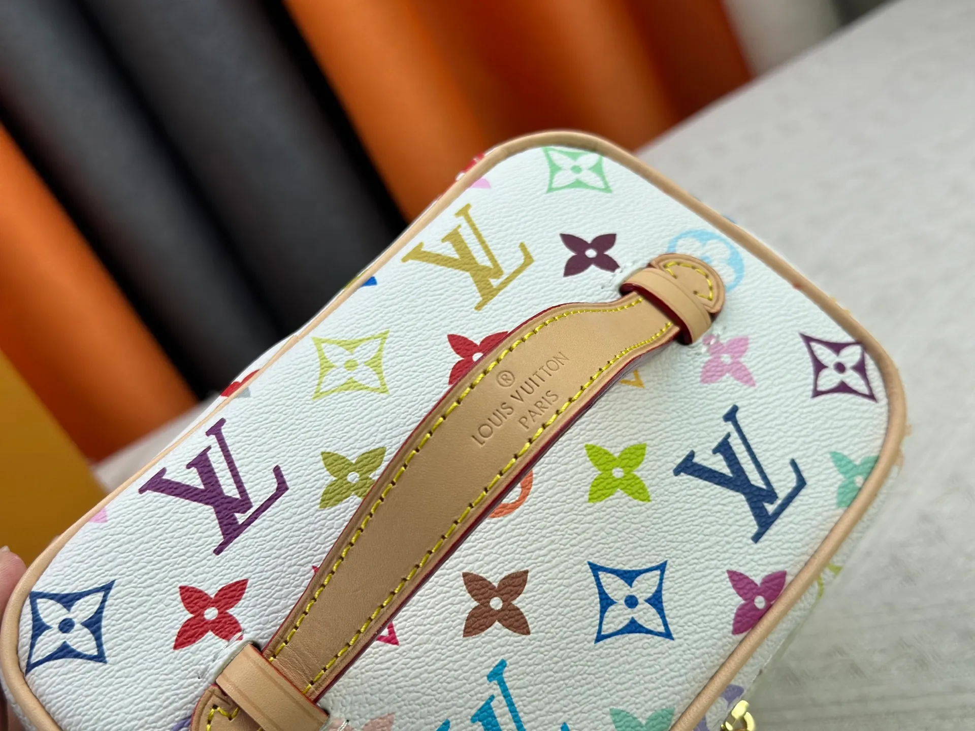 P240 Upgraded original version M13747 M44495 M42265 M44936 M42263 lv Murakami Nice mini Nano cosmetic bag with Monogram printing and 33 colorful colors. In 2025, Murakami and LV jointly launched the white tricolor and black tricolor twelve pieces, which are very popular around the world and are loved by celebrities and celebrities. Dimensions: 24 x 17 x 14 (LxHxW)