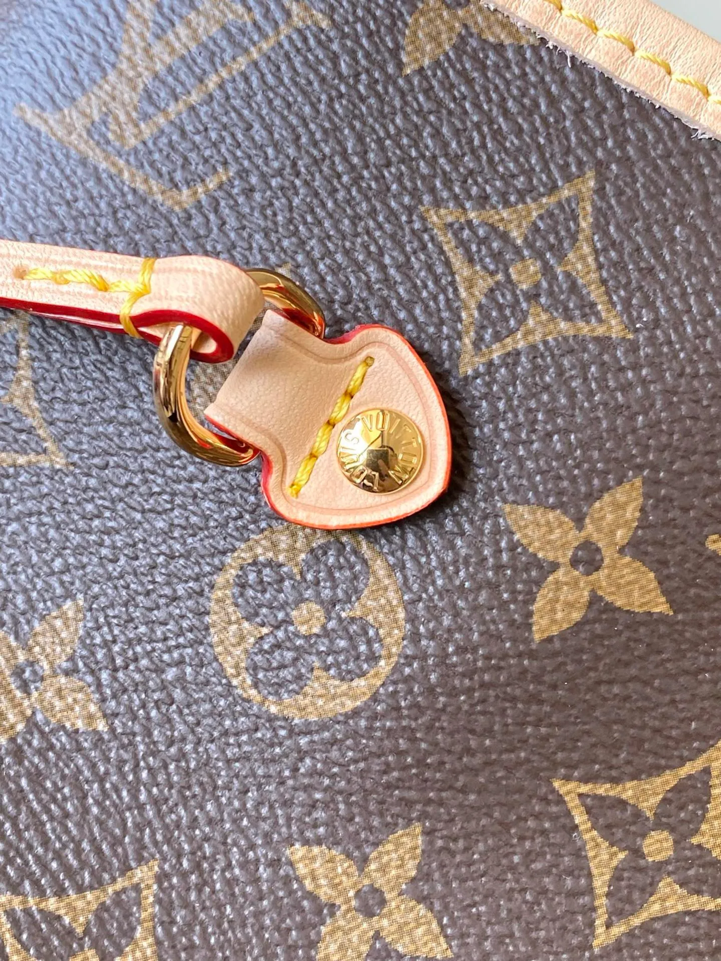 💰1000 Top Original Order M12257 Rose Red As one of the classic designs, the Neverfull Bandouliere Inside Out Medium No Handbag is made of Monogram canvas and striped fabric, with a double-sided design to highlight the trendy new ideas. The detachable shoulder strap makes it easy to carry across the body, and can also be transformed into a Hobo handbag through the side hook. Dimensions: 31 × 28 × 14 cm