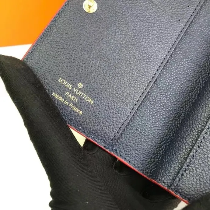 P150M80152 This Cléa wallet is made of Monogram Empreinte soft grained cowhide, embellished with Louis Vuitton's iconic Monogram embossed pattern. It has a stylish design, is exquisite and compact but has a spacious capacity. It is equipped with an external patch pocket, zipper coin pocket, banknote compartment and six credit card slots. Dimensions: 12 x 9 x 3.5 cm (length x height x width