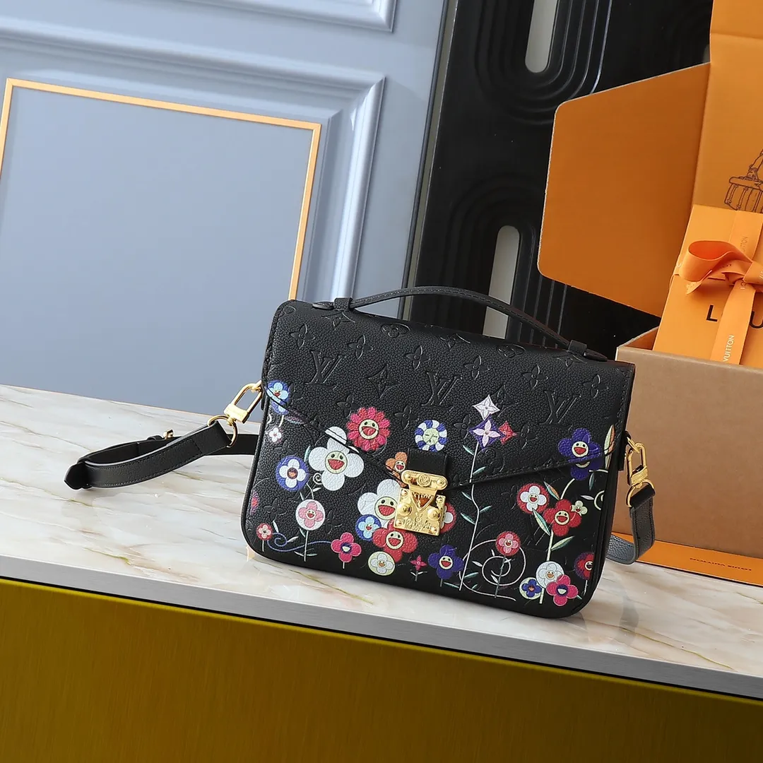 💰260💰Upgraded from the original M40780 M41487 Takashi Murakami co-branded POCHETTE MÉTIS handbag. The Pochette Métis handbag interprets the classic college backpack with a restrained yet ingenious design. Soft Monogram Empreinte leather creates a compact and flexible structure that hides plenty of space. Dimensions: 25 x 19 x 7 cm (length x height x width)