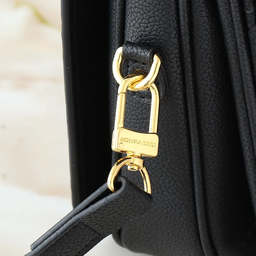 💰260💰Upgraded from the original M40780 M41487 Takashi Murakami co-branded POCHETTE MÉTIS handbag. The Pochette Métis handbag interprets the classic college backpack with a restrained yet ingenious design. Soft Monogram Empreinte leather creates a compact and flexible structure that hides plenty of space. Dimensions: 25 x 19 x 7 cm (length x height x width)