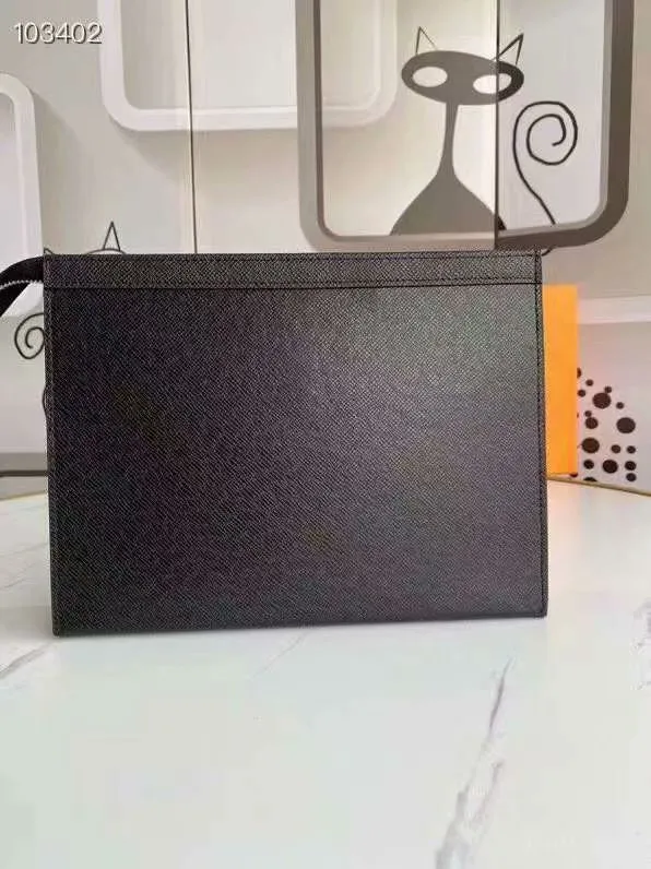 P130LV POCHETTE VOYAGE M61692 41696 Medium Handbag The handbag is made of the new iconic black and gray Monogram Eclipse canvas. This new Pochette Voyage medium handbag with a strong style can easily store personal essentials. Zipper closure - 1 internal patch pocket - 6 internal credit card slots - Specially coated canvas - Microfiber lining - Cowhide leather with Monogram canvas trim. size: 27*6*20-(upgraded version)