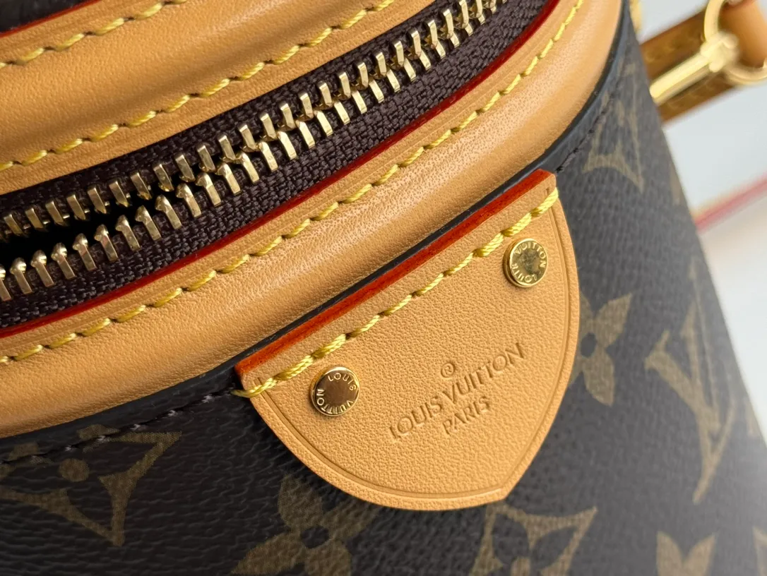 p1920 [Equipped with a full set of mb packaging Nano Cannes] Special grade all-steel M82952 presbyopic rhombus ◇ Fabric variable code jump chip version Exclusive duty-free channel This Nano Cannes handbag is cut into a cylindrical configuration from Monogram canvas, which coincides with the design of the cosmetic bag. The leather trim and embossed logo on the label are richly detailed, and the handles and detachable and adjustable shoulder strap allow for a variety of carrying styles. Model: M82952 Presbyopia Size: 13*13*14cm