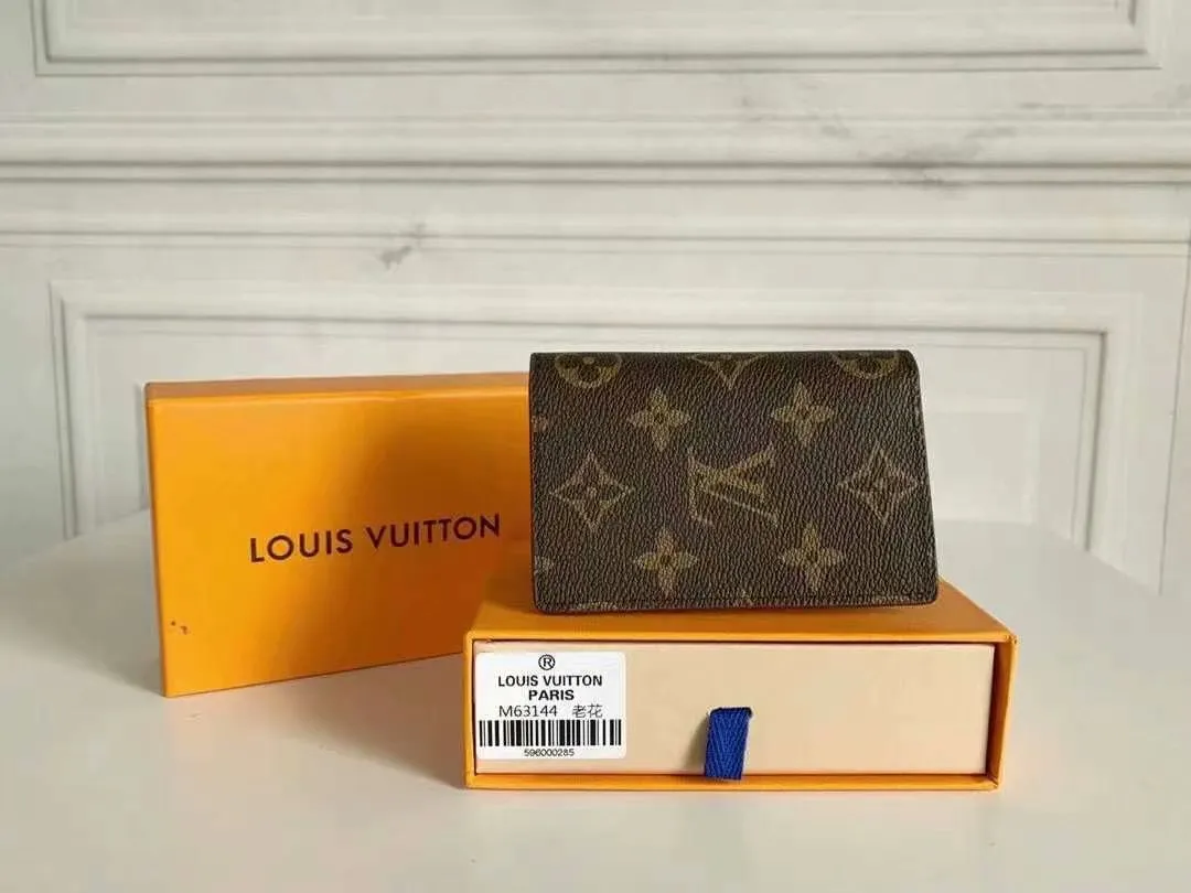 P90 Small Card Holder Louis Vuitton's pocket leather wallet has seven compartments, which can hold credit cards, bus cards, business cards, and even city maps. Damier canvas, leather-bound - two credit card compartments - four inner compartments - one outer compartment. Model M63144 Size 7X11.