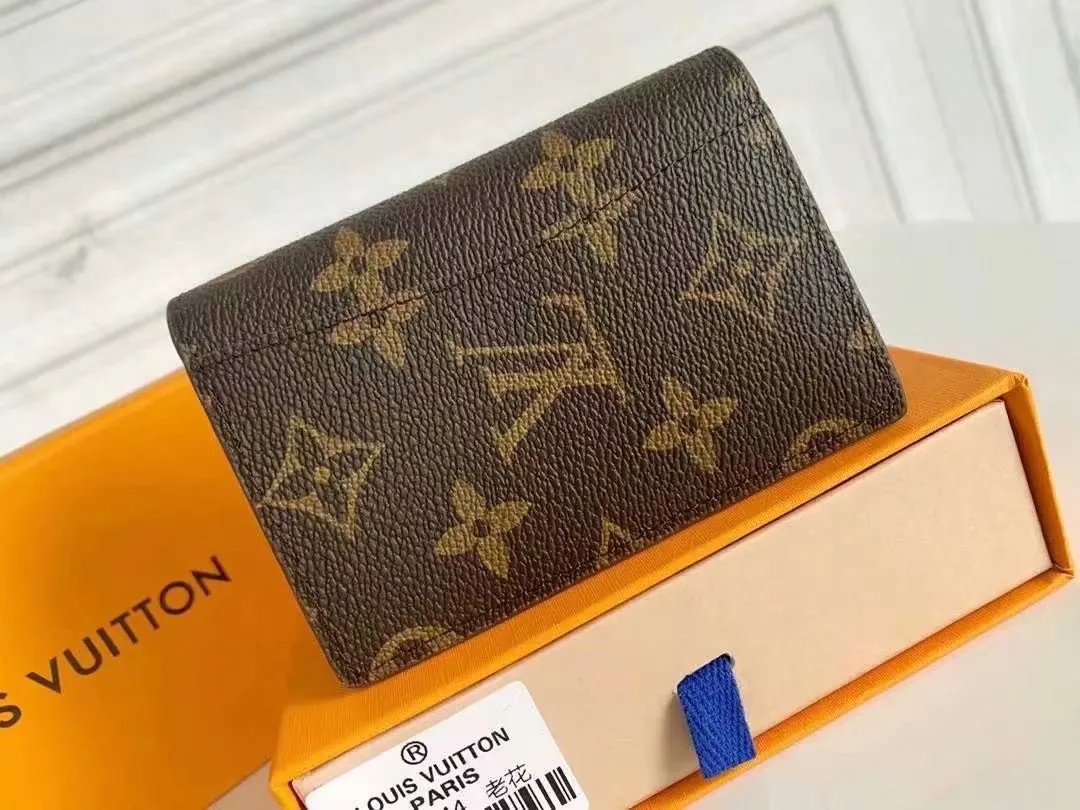 P90 Small Card Holder Louis Vuitton's pocket leather wallet has seven compartments, which can hold credit cards, bus cards, business cards, and even city maps. Damier canvas, leather-bound - two credit card compartments - four inner compartments - one outer compartment. Model M63144 Size 7X11.
