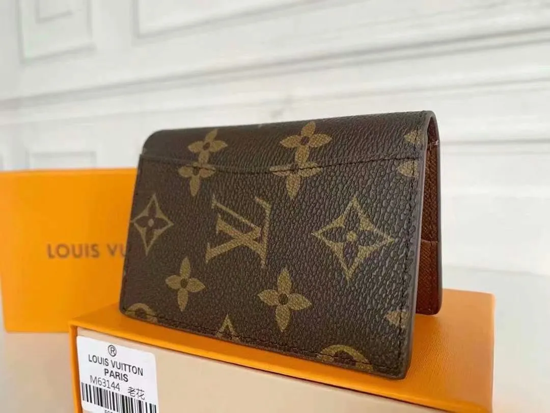 P90 Small Card Holder Louis Vuitton's pocket leather wallet has seven compartments, which can hold credit cards, bus cards, business cards, and even city maps. Damier canvas, leather-bound - two credit card compartments - four inner compartments - one outer compartment. Model M63144 Size 7X11.