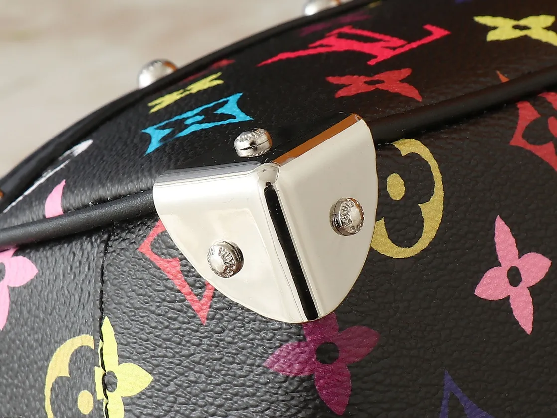 💰300💰Upgraded from original M13084. This Handbag East West handbag is from the Louis Vuitton Sleek horizontal construction lines the top handle, studded side straps, detachable and adjustable shoulder strap and LV x TM key holder, with cowhide leather details and sophisticated corners that nod to the brand's traditional luggage. Dimensions: 27.0 x 14.0 x 10.0 cm (length x height x width)