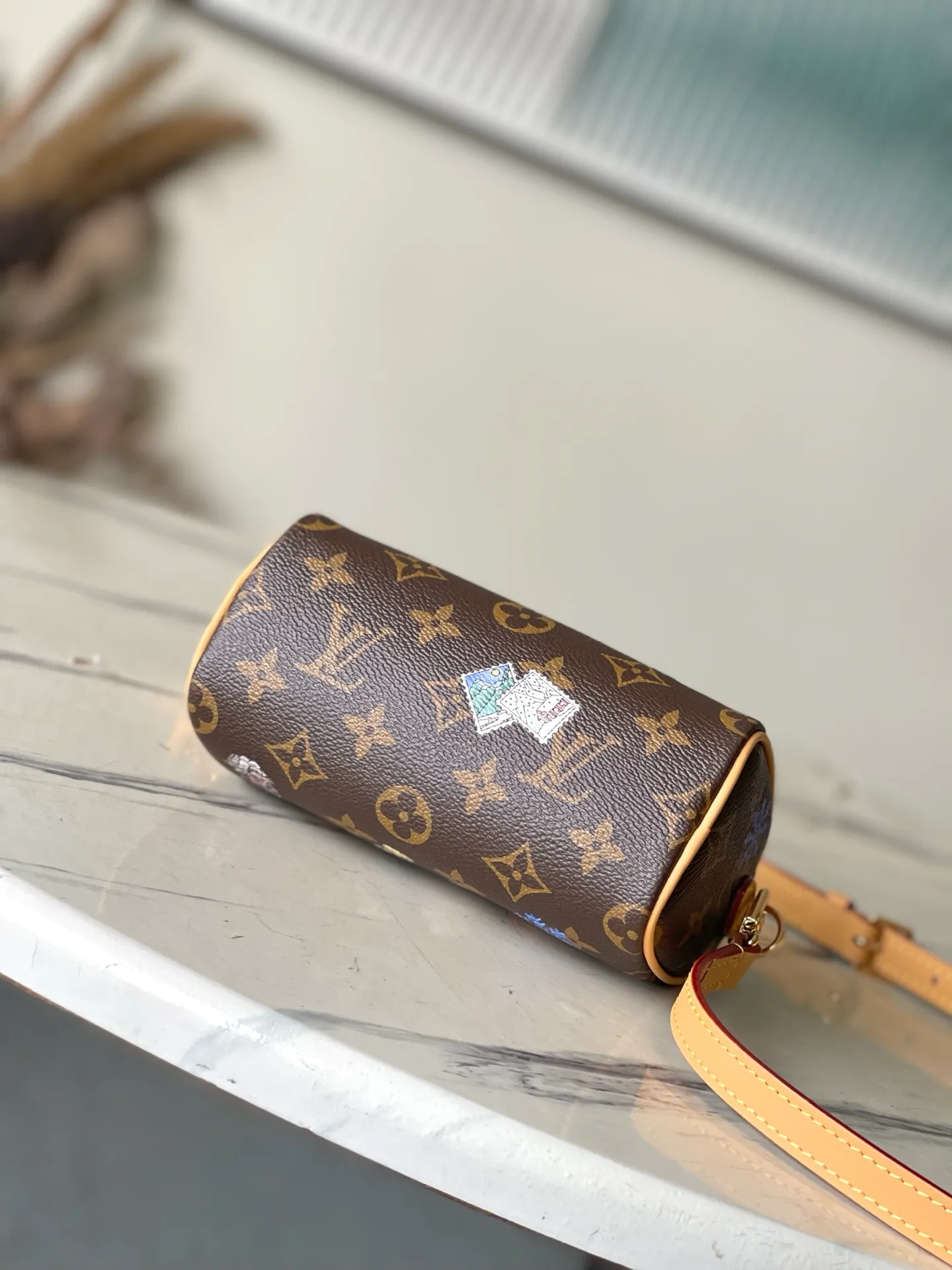 💰880 Top Original Order M15330 This Nano Speedy handbag invites the brand mascot Vivienne to appear in fun illustrations and hanging ornaments. It is made of the iconic Monogram canvas body with leather trim and metal parts, showing off its smart style. Dimensions: 10 x 7.5 x 16 cm (height x width x length)