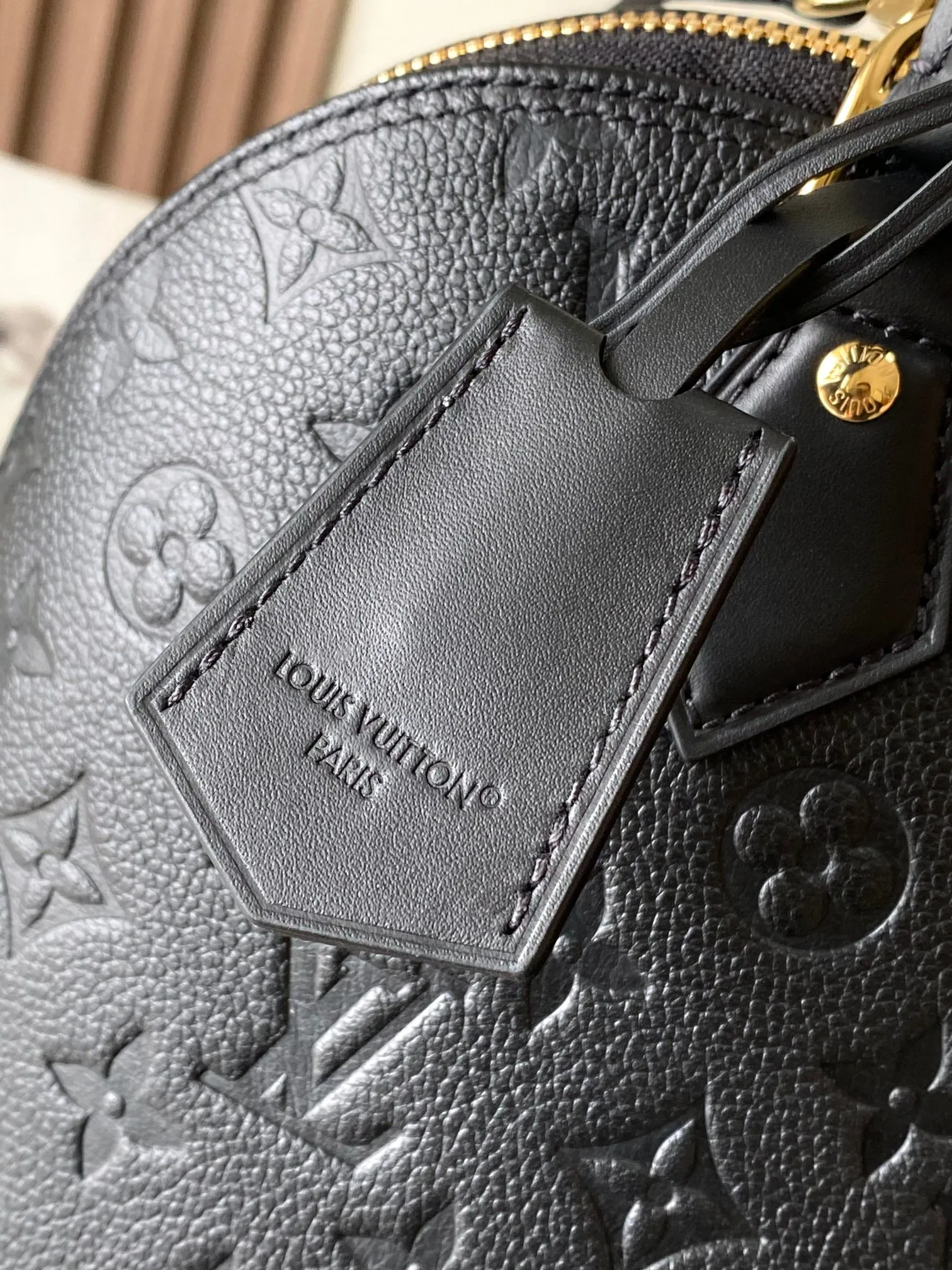 p2000 [Special grade MB163c chip version original leather] This Alma PM handbag Model: M26489 Material: Grade A all-steel hardware, imported original cowhide Packaging: Full set of original duty-free MB packaging Dimensions: 30.5 x 21 x 14.5 cm