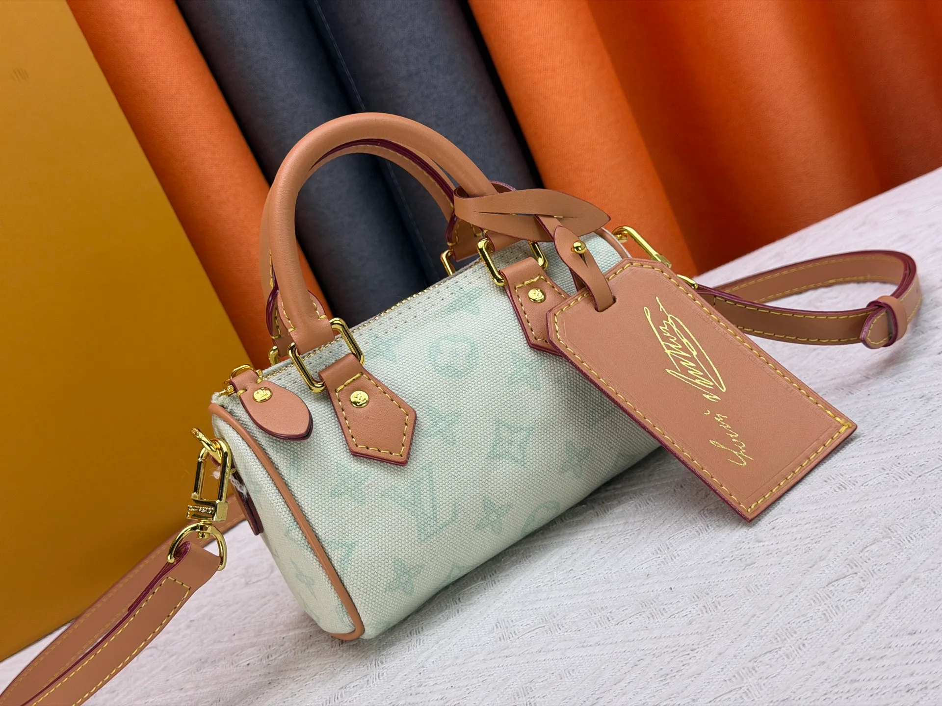 P220 M28322 Red M28323 M27610 M81085 [Exclusive background shot] This Nano Speedy handbag condenses the configuration of Louis Vuitton's classic Speedy handbag. It is made of Monogram canvas with distressed cow leather details and dazzling metal parts, making it easy to carry with you every day. The handles and removable and adjustable shoulder strap allow for a variety of styling possibilities. 16.0 x 10.0 x 7.5 cm (L x H x W) • Monogram coated canvas • Cow leather trim • Metal hardware • Zipper closure • Space to store daily necessities such as a 6.1-inch smartphone, card holder and lipstick • Shoulder strap: removable, adjustable • Half-length strap: 45.5 cm • Half-length strap adjustable to: 54.0 cm • Handle: Double handle