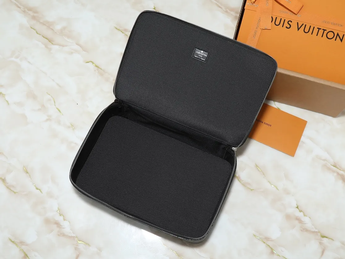 💰Large 130. Medium 120. Small 220💰Upgraded original M43690 M43689 M43688 old flower, black flower, black grid, jewelry box meets modern style travel jewelry box. Presbyopia storage box cosmetic bag box jewelry box, elegant red microfiber lining, this exquisite and elegant Monogram treasure can safely store earrings, necklaces, bracelets and rings. The size is large 34.0×22.0×8.5, medium 22.4x14x8.5, small 17x9.5x8.5 cm.
