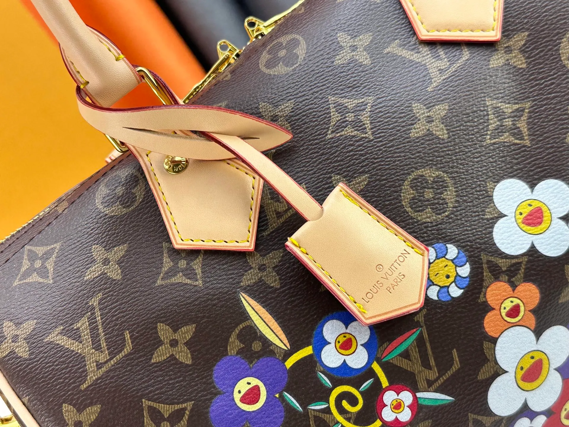 P300 M45957.M58953 M40391 This Speedy Bandoulière 30 handbag is made of Monogram canvas, cow leather trim and fabric lining. It continues the classic design of Louis Vuitton Speedy travel bag in a compact size. It is equipped with rolled leather handles and a detachable and adjustable fabric shoulder strap embellished with brand logo texture. Detailed features Dimensions: 30X21X17cm (length x height x width)