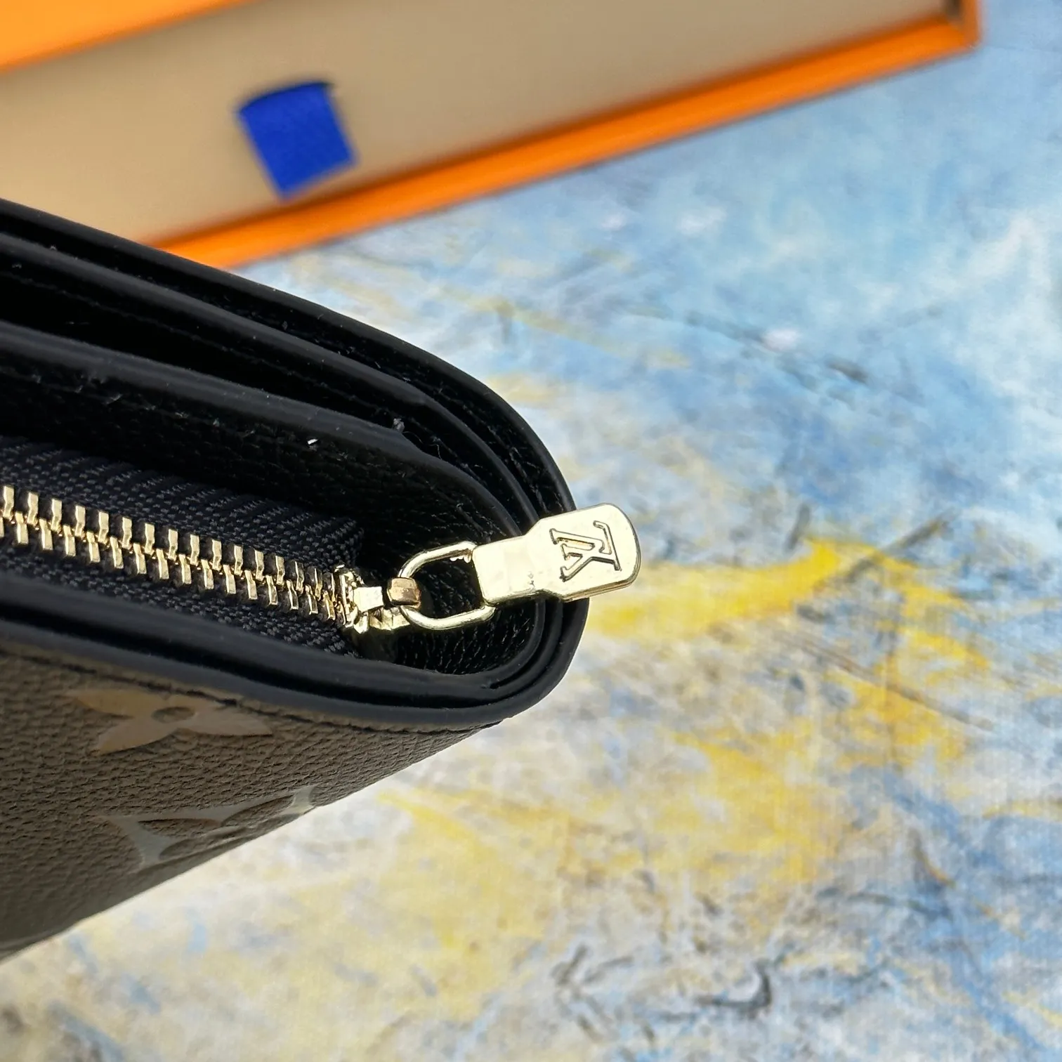 💰150 💎Top original version 🇫🇷 This Cléa wallet is made of Monogram Empreinte soft grained cowhide, embellished with Louis Vuitton's iconic Monogram embossed pattern. It has a stylish design, is exquisite and compact but has a spacious capacity. It is equipped with an external patch pocket, zipper coin pocket, banknote compartment and six credit card slots. Model: M80152 M80151 Dimensions: 12 x 9 x 3.5