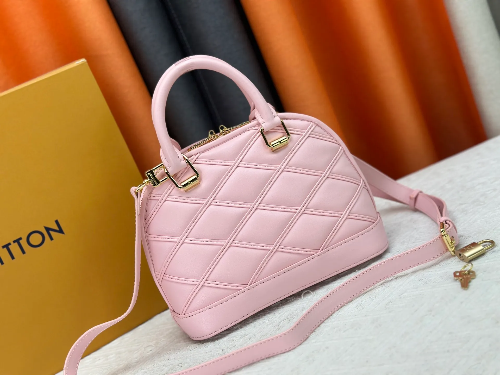 P360 M83048 M53152 This Nano Alma handbag is a pocket-sized version of Louis Vuitton's classic Alma handbag. It is made of soft lambskin with a Malletage quilting pattern, recalling the diamond inner panel of the brand's traditional hard luggage. The elegant handle, dazzling chain and detachable and adjustable leather shoulder strap enable a variety of carrying styles. Dimensions: 23.5x17.5x11.5cm