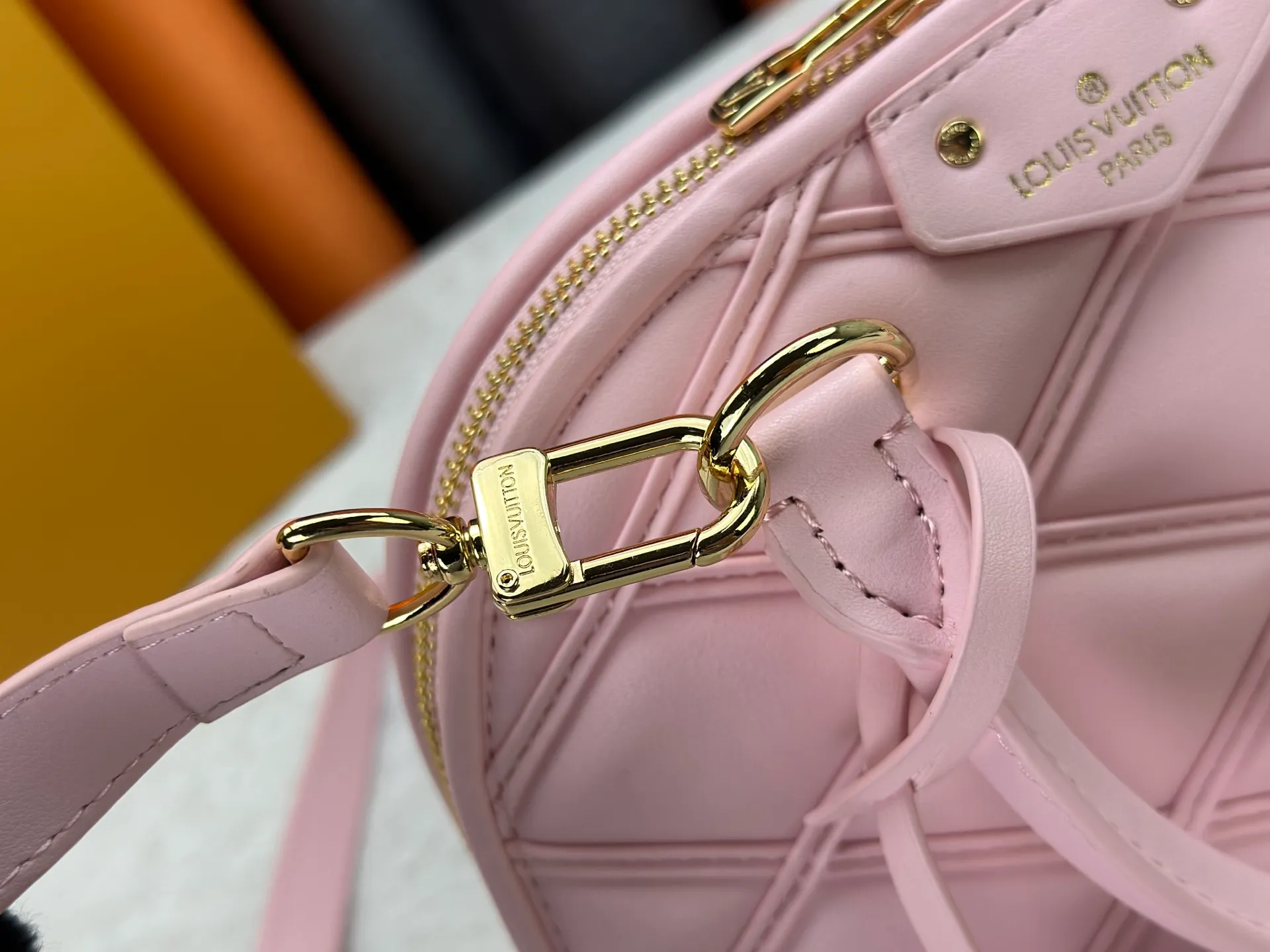 P360 M83048 M53152 This Nano Alma handbag is a pocket-sized version of Louis Vuitton's classic Alma handbag. It is made of soft lambskin with a Malletage quilting pattern, recalling the diamond inner panel of the brand's traditional hard luggage. The elegant handle, dazzling chain and detachable and adjustable leather shoulder strap enable a variety of carrying styles. Dimensions: 23.5x17.5x11.5cm