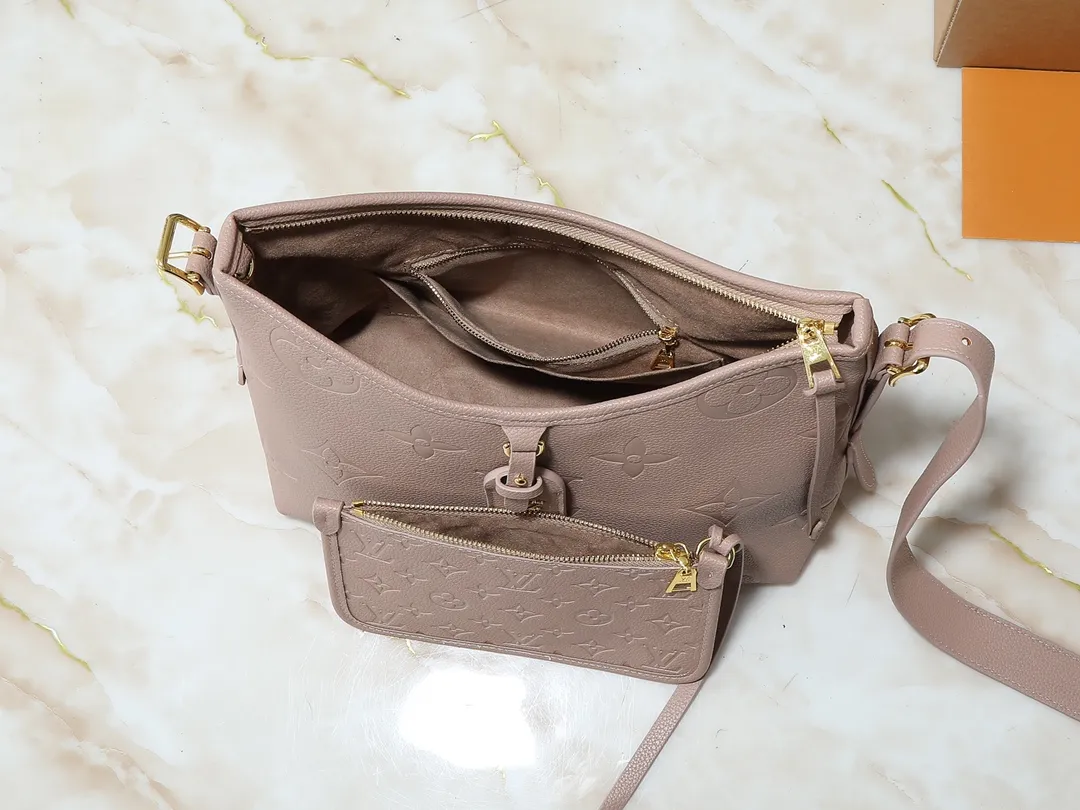 💰240💰Upgraded from the original M24141 M46288 M46293 M46277 M46298 M46203 CarryAll small handbag is made of Mono gram Empreinte embossed leather. It has a generous structure and a neat inner layer. The large inner bag adds functional elements. Comes with a Monogram embossed zipper clutch secured by a leather strap. A personal companion for urban life. Dimensions 29 x 24 x 12 cm (length x height x width)