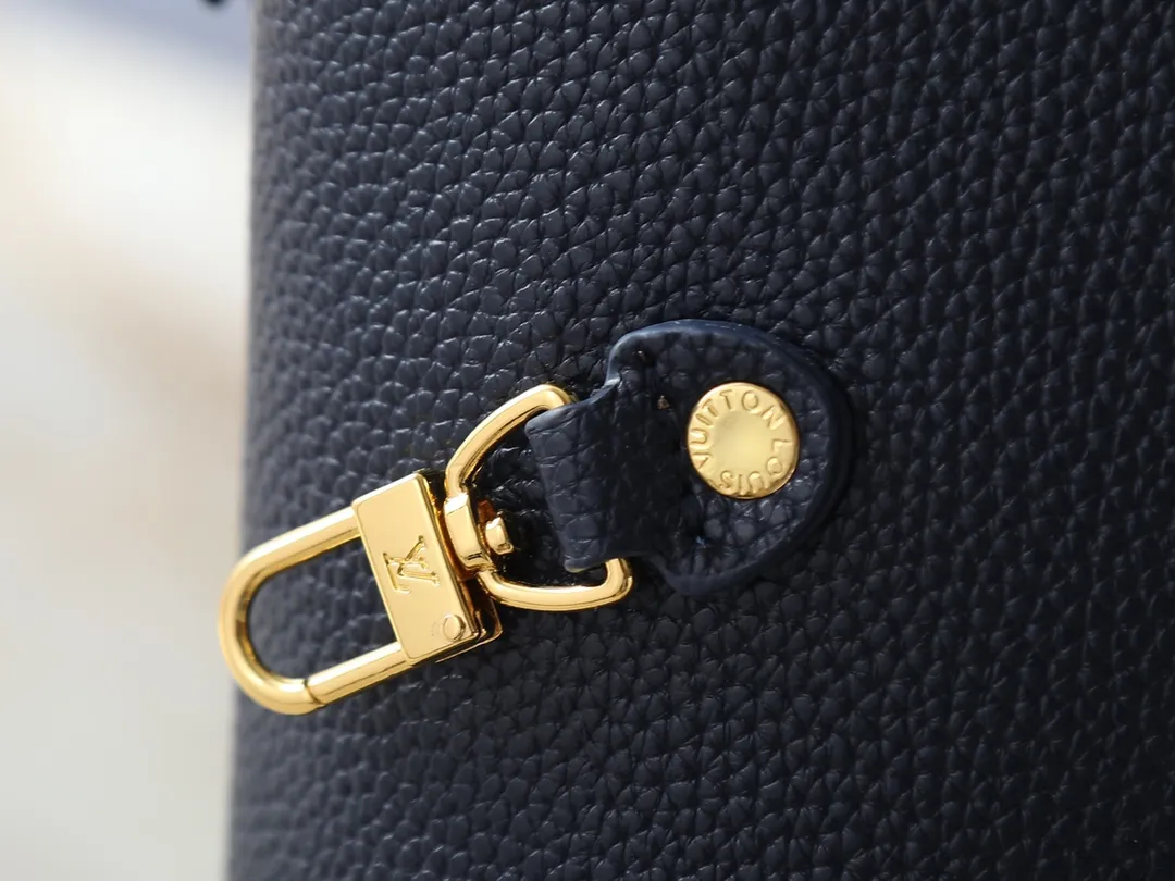 💰Large 130, Small 240💰Upgraded original version 🔥Double-sided available🔥M12061 M25665 M14994 M11946 M12099 M40995 The legendary neverfull medium handbag: always able to meet your various needs for handbags. It has a large capacity but is not bulky. It is stiff and soft to the touch, making it suitable for home and travel. Tighten the side ties and it instantly transforms into a stylish urban handbag. Loosen the straps and it transforms into a chic and practical handbag. The slender leather handle can be carried over the shoulder or between the arms. The model shown here is made of damier azur canvas. Size: large 31x28x14, small 25x16x10