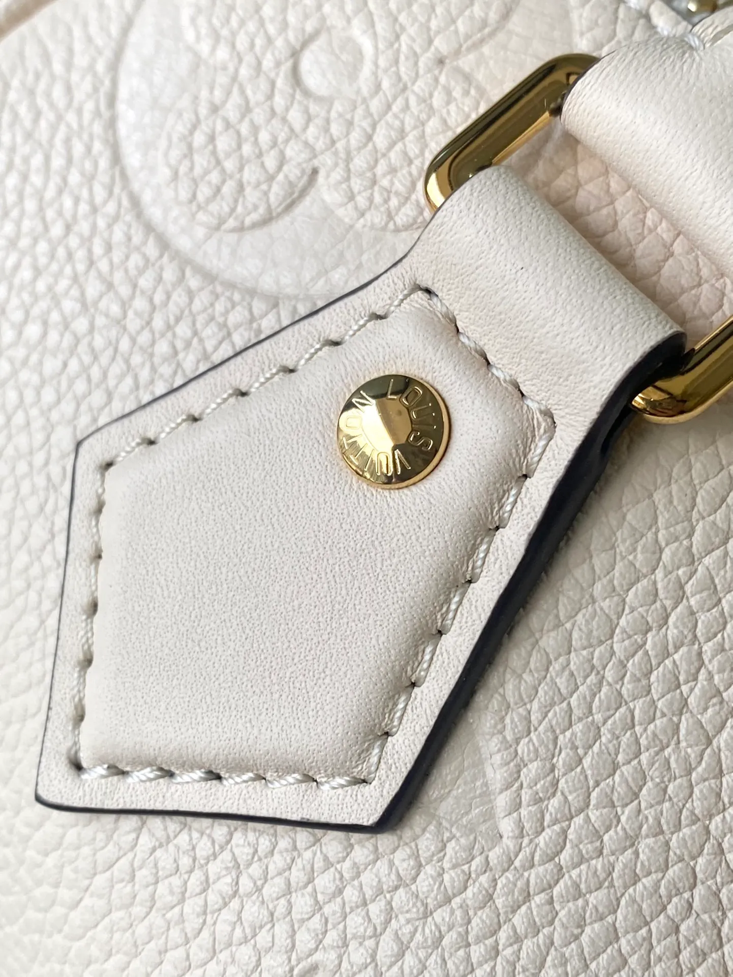 💰1160 (top layer leather) top original order M58954, support counter inspection, duty-free goods photos taken are consistent with the product, unopened packaging. This product is an exclusive duty-free product in the market and is the highest-end product. Inspection is supported. This product has passed strict inspection and is flawless. Please wear gloves when touching the product. This product is not returnable or exchangeable. Please confirm the product first and then remove the label on the handle. This product is temporarily not open to the public, only regular customers, and is in short supply. Dimensions: 20.5 x 13.5 x 12 cm