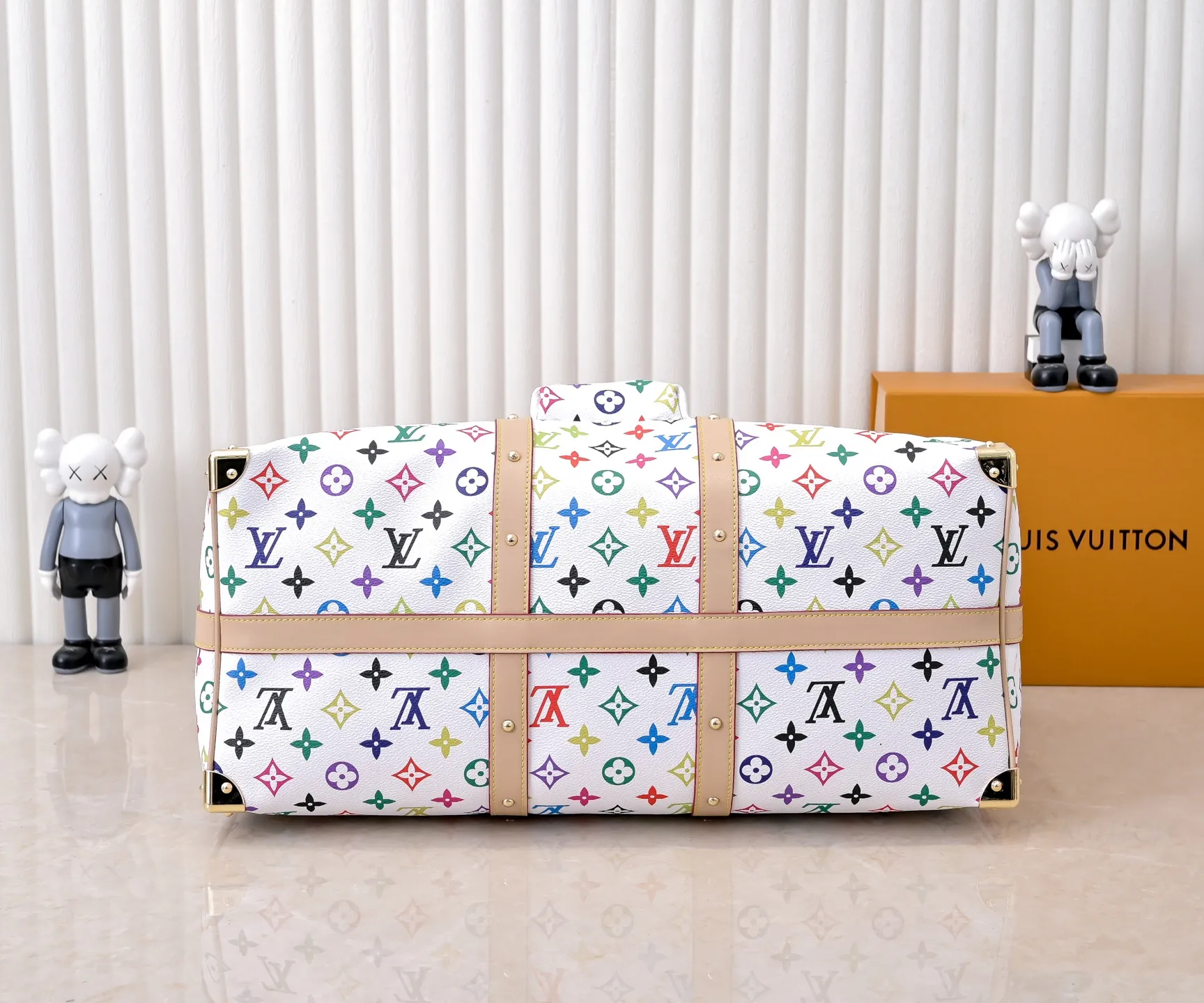 Batch 💰540✨Guangzhou goods M13742 white color black color travel bag new season LV x TM KEEPALL BANDOULIÈRE 45 travel bag This Keepall Bandoulière 45 Jh travel bag is from the Louis Vuitton The S-lock buckle and glossy metal corners on the front pocket establish a classic foundation, while the rivet ribbon and bow-shaped key bag highlight the new season trend. 27 x 20 x 45 cm.