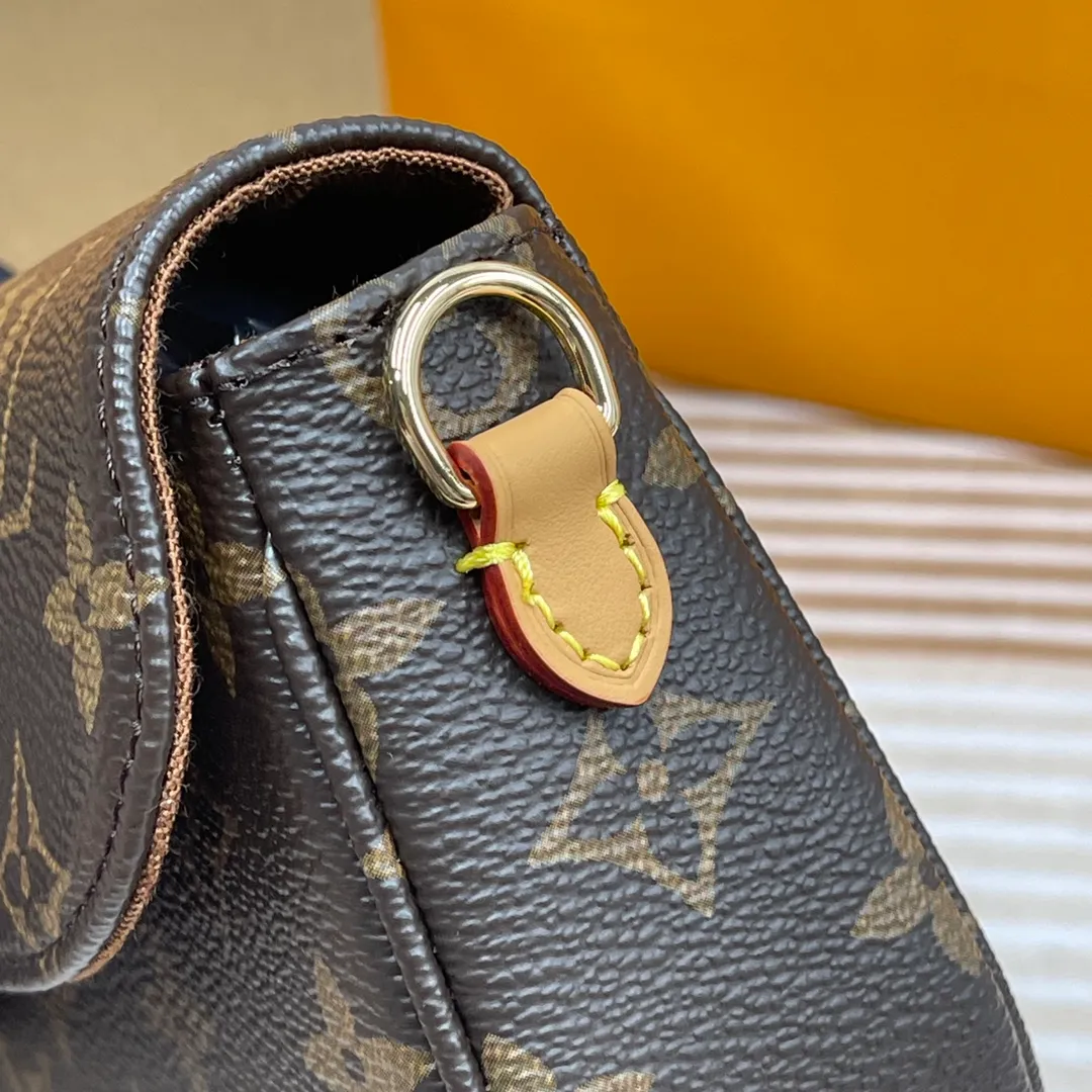 [Upgraded version] P540🐶Upgraded version. High quality. Semi-steel hardware❣️M81911🐶 Comes with complete packaging. Wallet On Chain Ivy handbag is made of Monogram canvas, inspired by the Sac Recoleta handbag of the 2000s. The card compartment and zippered inner pocket can accommodate daily needs, and the chain and adjustable leather shoulder strap are detachable, allowing for long and short shoulder and cross-body wear options. Dimensions: 23.5 x 12 x 4.3 cm