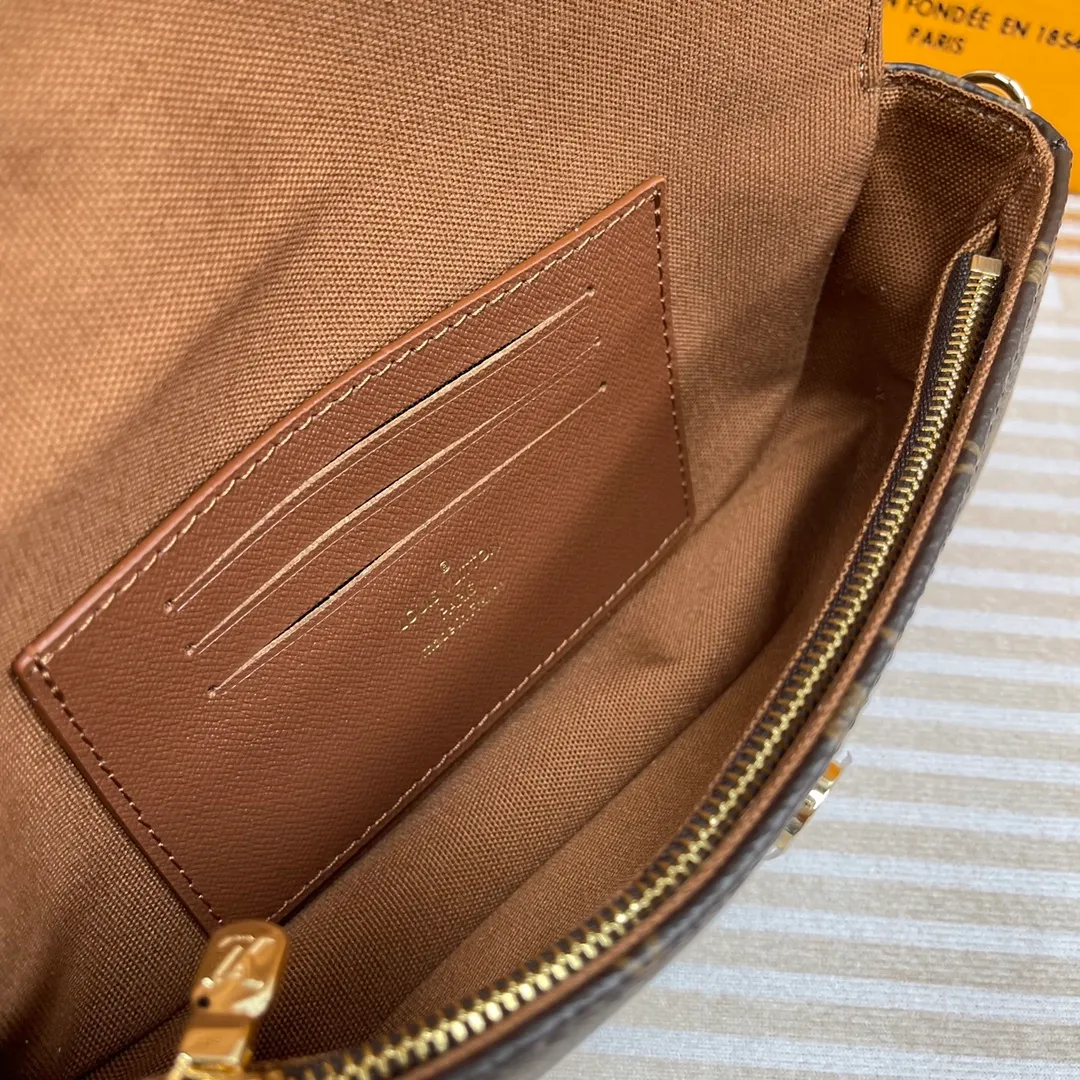 [Upgraded version] P540🐶Upgraded version. High quality. Semi-steel hardware❣️M81911🐶 Comes with complete packaging. Wallet On Chain Ivy handbag is made of Monogram canvas, inspired by the Sac Recoleta handbag of the 2000s. The card compartment and zippered inner pocket can accommodate daily needs, and the chain and adjustable leather shoulder strap are detachable, allowing for long and short shoulder and cross-body wear options. Dimensions: 23.5 x 12 x 4.3 cm