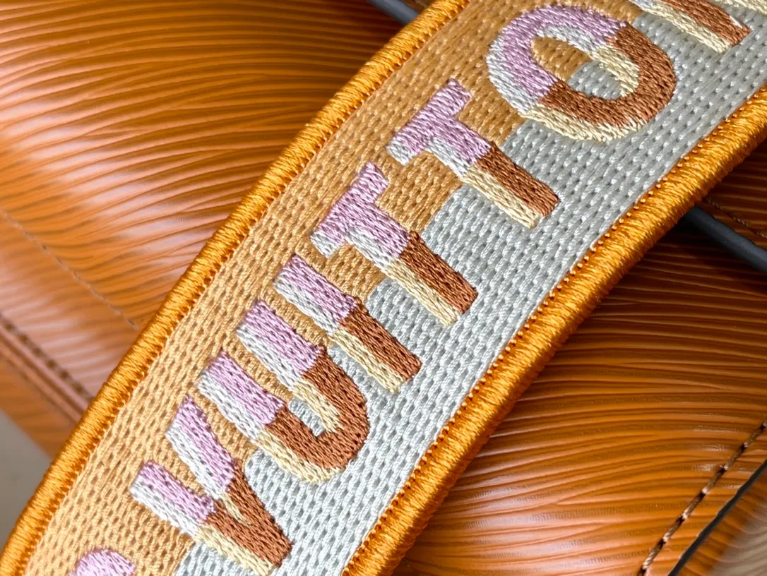 💰1160 (first-grain leather) top original order M21555 caramel color This medium-sized Twist handbag has a new look with a detachable wide jacquard shoulder strap: embroidered logo on one side, blooming Monogram flowers on the other side, with a detachable leather handle, allowing you to switch between handbags, crossbody and elbow. Dimensions: 23 x 17 x 9.5 cm