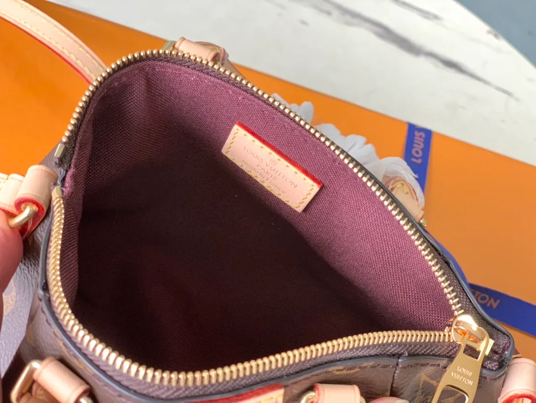 💰660 Top original model M61253 Nano TURENNE with shoulder strap. The multi-functional shoulder strap can be carried by hand, shoulder or cross-body, flexible and convenient. Upgraded pure copper electroplating 24.K hardware, imported tree paste discoloration yellow leather semi-handmade more exquisite, impeccable! Best quality on the market! Dimensions: 17x 6x 11cm