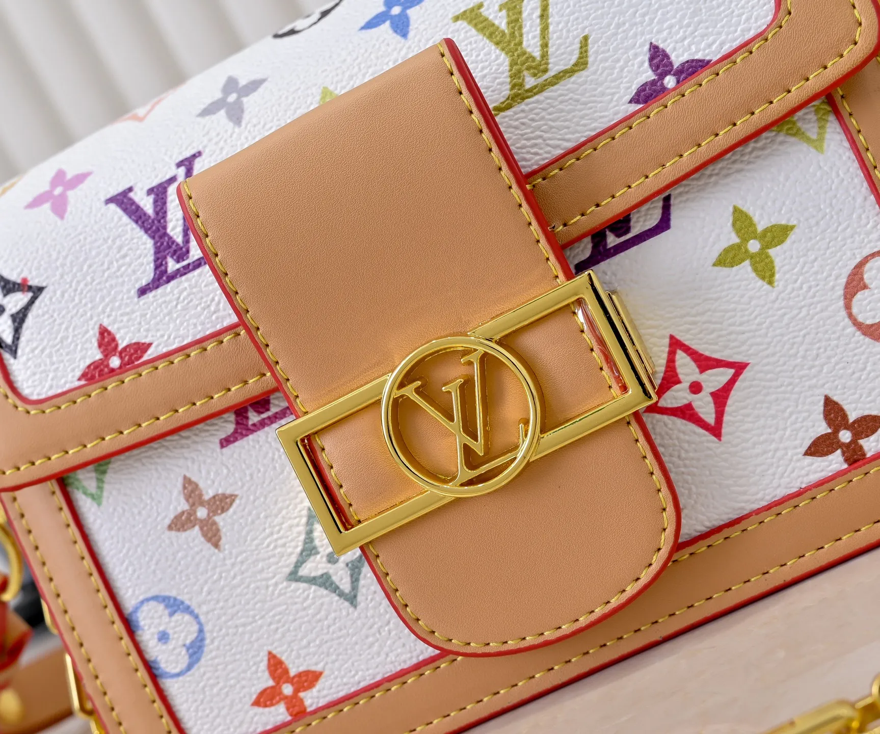 Batch 380💰Murakami Takashi White Tricolor Daphne Upgraded Version💥Louis Vuitton 22025 Early Spring Messenger Bag M43599/44391/44580 color matching latest version shipped Métis The compact shape of the handbag exudes an elegant atmosphere. Presbyopia and cowhide, made of soft Monogram canvas, compact in size and equipped with multiple practical pockets and compartments. Large size:20x14x10cm