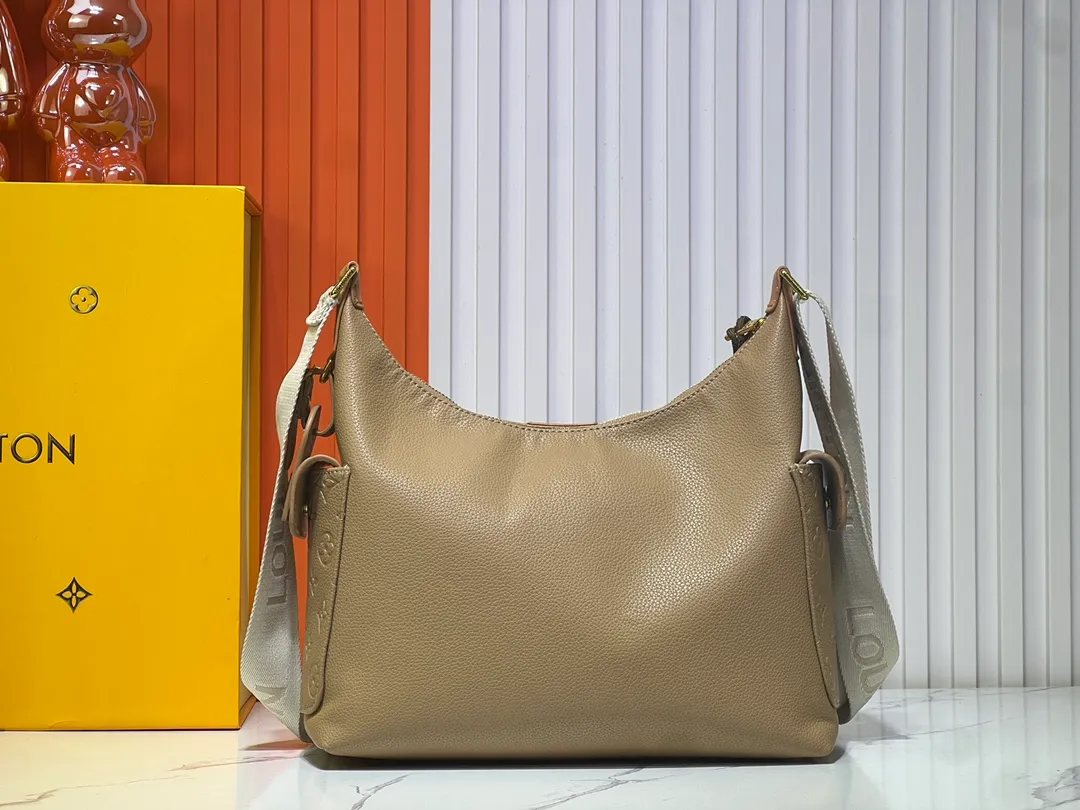 Batch 300💰Upgraded original version M12697 full khaki presbyopia bag, floral material, classic canvas with wide shoulder straps, double pockets with magnetic buckles on both sides, presbyopia double pocket fabric with adjustable wide shoulder straps, injecting practical functions into the avant-garde design. The single-shoulder crossbody bag has always been a favorite of LV khaki with presbyopia classic vintage enthusiasts, and looks good on both men and women. Dimensions: length, height and width 30×31×10.8