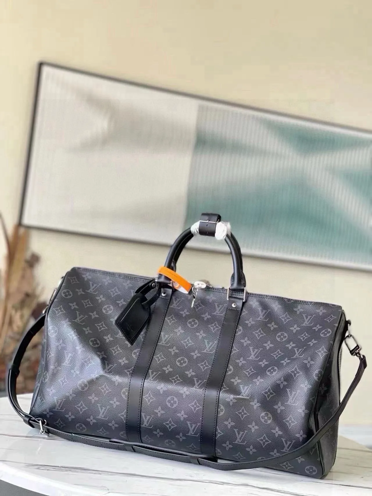 💰1000 (50 size) top original order M40601 black flower, spacious capacity, flexible use. Durable, safe and reliable. Fashionable style, mature and stable. Features a secure double zipper and padlock, making it perfect for business or pleasure. Size: 50x 29× 22cm
