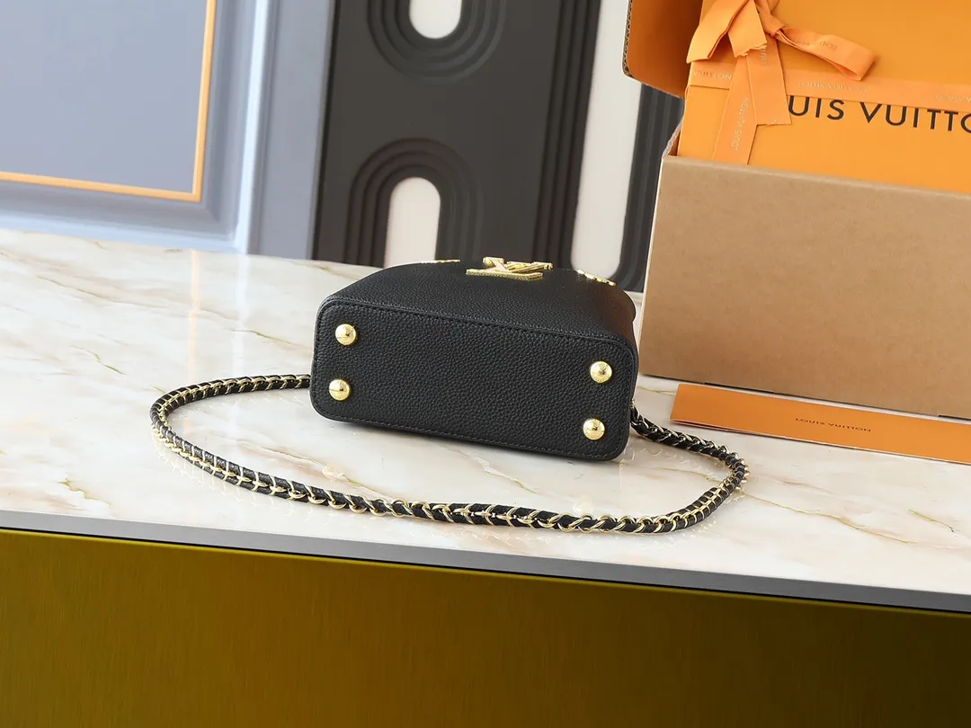 💰400💰Guangzhou goods Upgraded from the original M24583 M24584 M24585 Gold and diamond corolla This Capucines Flower Crown handbag is made of full-grain Taurillon leather and is embellished with Monogram flowers. Each flower is shaped by exquisite crystal diamonds. The LV logo and flowers echo each other, giving this soft handbag a jewel-like luster. Use the detachable shoulder strap cleverly to switch between shoulder and crossbody. Dimensions: 21.0 x 14.0 x 8.0 cm