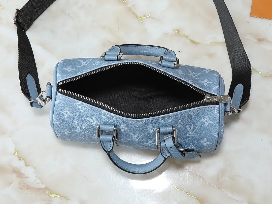 💰240💰Upgraded from the original M14078 M01942 M15076 M24434 M46271 M20900 M46249 This handbag condenses the classic silhouette of the Keepall travel bag. It is made of Monogram embossed Taurillon leather. The compact structure is suitable for storing small items such as mobile phones and wallets. With its clever use of leather handles and detachable shoulder strap, it's easy to carry with you in trendy style. Detailed features Dimensions: 25✘15✘11 cm