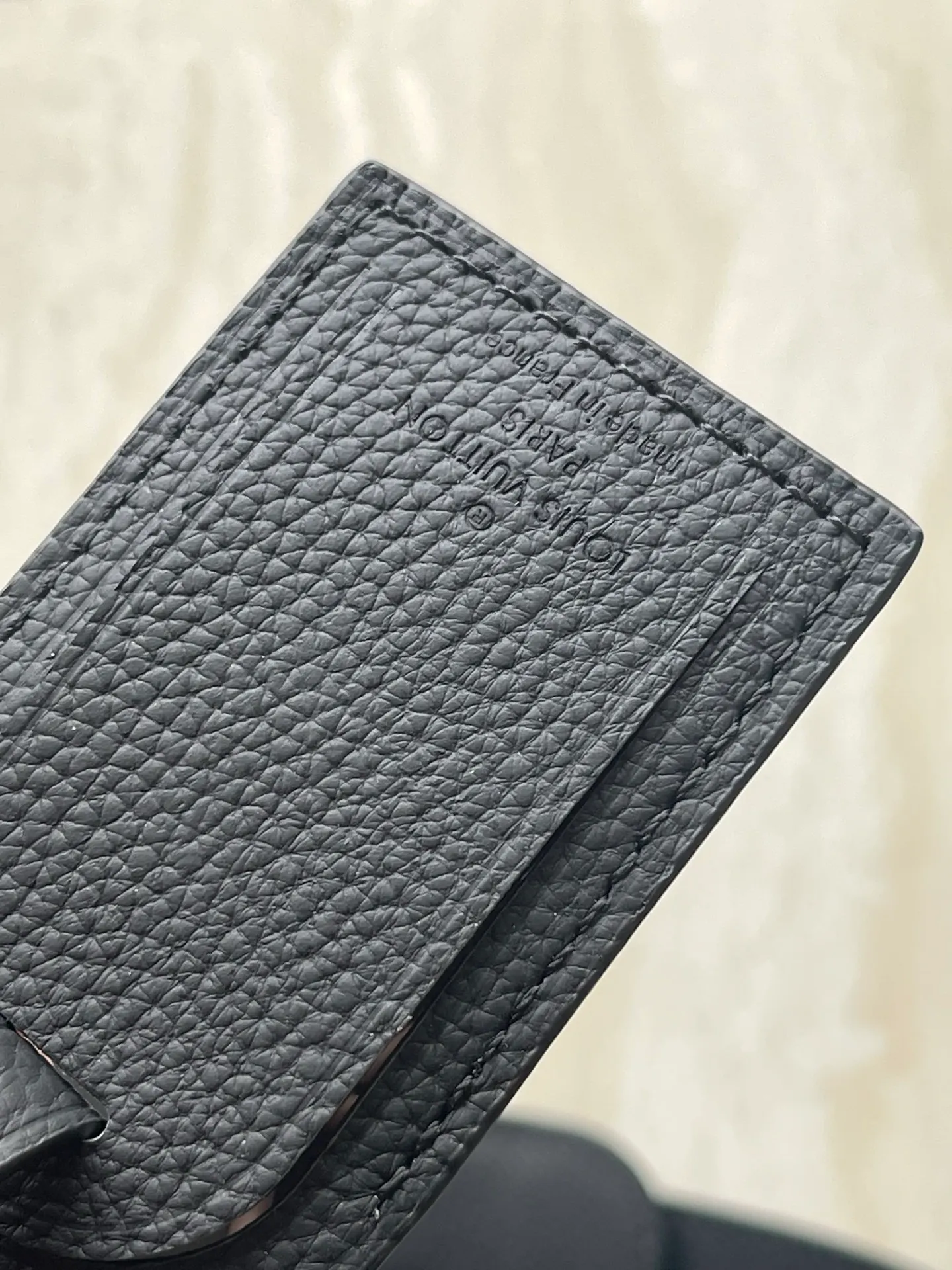 💰1180 (top layer leather) top original order M15249 This Keepal Bandoullere35 handbag is made of waxed cow leather, showing a soft and durable grain texture. The iconic LV letters of the LV Aerogran series are embossed on it, and the fabric interior has ample space to easily accommodate daily needs. Dimensions: 34 × 21 × 16 cm