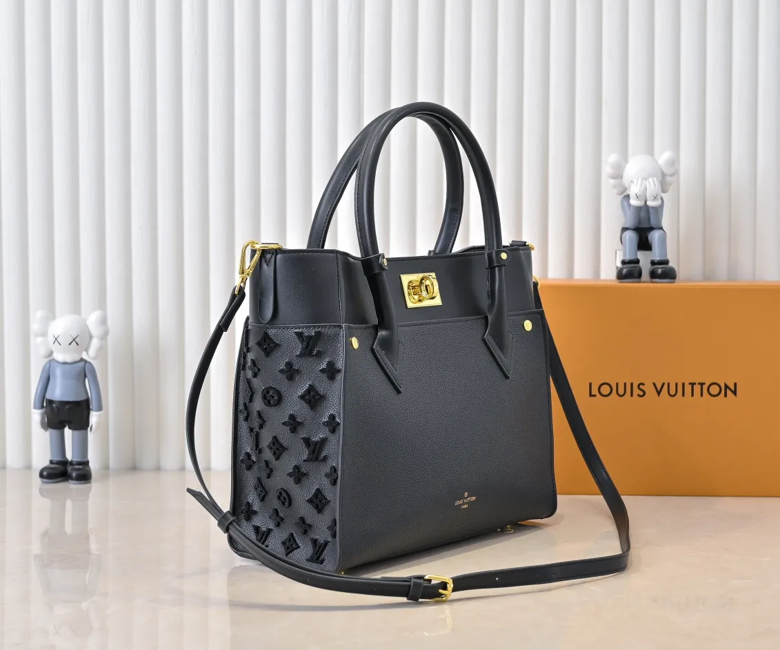💰400💰Upgraded original [M53826 black embroidery M53825 apricot embroidery M53824 MM53823 presbyopia with black] 🔥On My Side handbag shows the elegant fusion of calfskin and classic Monogram canvas. Contrasting canvas shapes the large outer pocket, creating a trompe l'oeil effect as if two handbags merge into one. Plenty of space can easily accommodate office needs, and the adjustable shoulder strap allows for a cross-body style. Dimensions: 30.5 x 24.5 x 14 cm (L x H x W) - Calfskin and Monogram coated canvas - Cowhide leather trim - Microfiber lining - 2 top handles, can be carried by hand or on the elbow - Adjustable shoulder strap, can be worn on the shoulder or crossbody - Lock closure - 2 outer pockets with magnetic closure - Zip pocket - 1 patch pocket - 2 top handles for hand or elbow carry - Adjustable shoulder strap for shoulder or cross-body carry - Lock closure - 2 exterior pockets with magnetic closure - Zip pocket - 1 patch pocket