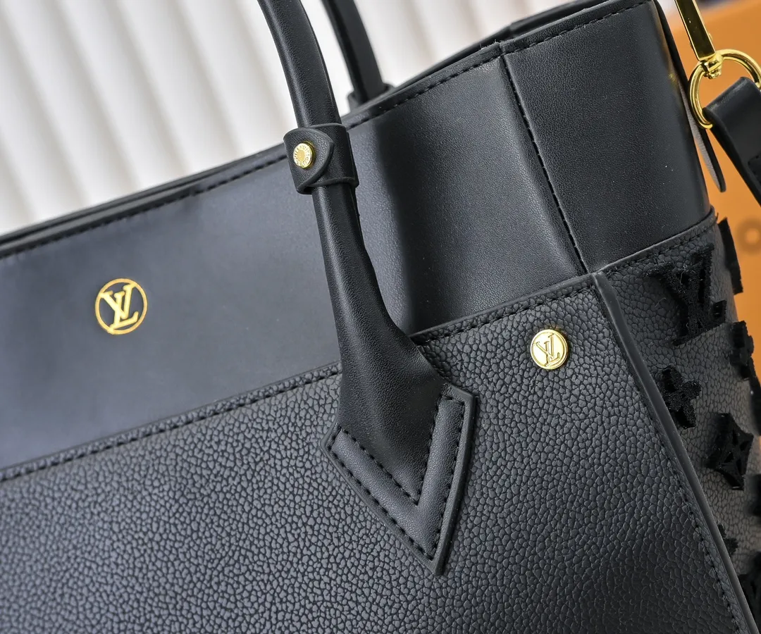 💰400💰Upgraded original [M53826 black embroidery M53825 apricot embroidery M53824 MM53823 presbyopia with black] 🔥On My Side handbag shows the elegant fusion of calfskin and classic Monogram canvas. Contrasting canvas shapes the large outer pocket, creating a trompe l'oeil effect as if two handbags merge into one. Plenty of space can easily accommodate office needs, and the adjustable shoulder strap allows for a cross-body style. Dimensions: 30.5 x 24.5 x 14 cm (L x H x W) - Calfskin and Monogram coated canvas - Cowhide leather trim - Microfiber lining - 2 top handles, can be carried by hand or on the elbow - Adjustable shoulder strap, can be worn on the shoulder or crossbody - Lock closure - 2 outer pockets with magnetic closure - Zip pocket - 1 patch pocket - 2 top handles for hand or elbow carry - Adjustable shoulder strap for shoulder or cross-body carry - Lock closure - 2 exterior pockets with magnetic closure - Zip pocket - 1 patch pocket