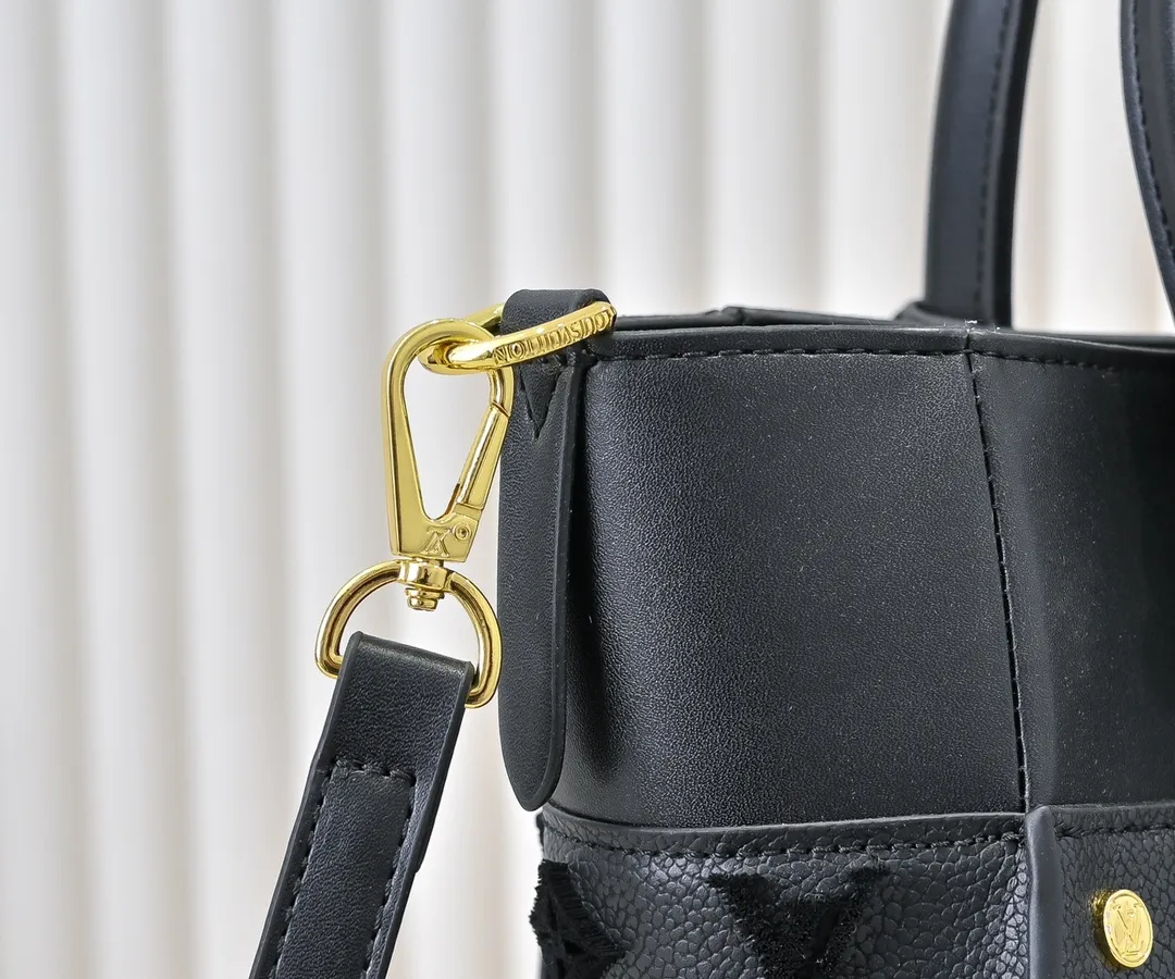 💰400💰Upgraded original [M53826 black embroidery M53825 apricot embroidery M53824 MM53823 presbyopia with black] 🔥On My Side handbag shows the elegant fusion of calfskin and classic Monogram canvas. Contrasting canvas shapes the large outer pocket, creating a trompe l'oeil effect as if two handbags merge into one. Plenty of space can easily accommodate office needs, and the adjustable shoulder strap allows for a cross-body style. Dimensions: 30.5 x 24.5 x 14 cm (L x H x W) - Calfskin and Monogram coated canvas - Cowhide leather trim - Microfiber lining - 2 top handles, can be carried by hand or on the elbow - Adjustable shoulder strap, can be worn on the shoulder or crossbody - Lock closure - 2 outer pockets with magnetic closure - Zip pocket - 1 patch pocket - 2 top handles for hand or elbow carry - Adjustable shoulder strap for shoulder or cross-body carry - Lock closure - 2 exterior pockets with magnetic closure - Zip pocket - 1 patch pocket