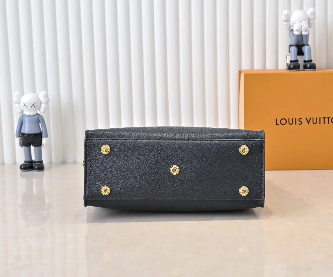 💰400💰Upgraded original [M53826 black embroidery M53825 apricot embroidery M53824 MM53823 presbyopia with black] 🔥On My Side handbag shows the elegant fusion of calfskin and classic Monogram canvas. Contrasting canvas shapes the large outer pocket, creating a trompe l'oeil effect as if two handbags merge into one. Plenty of space can easily accommodate office needs, and the adjustable shoulder strap allows for a cross-body style. Dimensions: 30.5 x 24.5 x 14 cm (L x H x W) - Calfskin and Monogram coated canvas - Cowhide leather trim - Microfiber lining - 2 top handles, can be carried by hand or on the elbow - Adjustable shoulder strap, can be worn on the shoulder or crossbody - Lock closure - 2 outer pockets with magnetic closure - Zip pocket - 1 patch pocket - 2 top handles for hand or elbow carry - Adjustable shoulder strap for shoulder or cross-body carry - Lock closure - 2 exterior pockets with magnetic closure - Zip pocket - 1 patch pocket